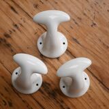 Set of 3 porcelain hooks