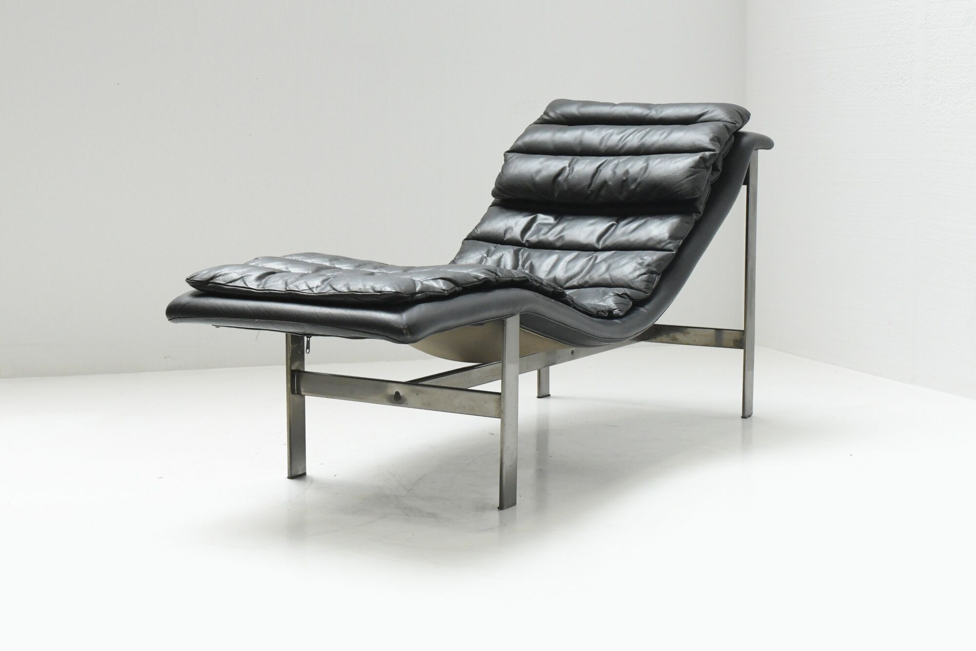 Vintage Lounge daybed in black leather by Mobel Italia - Italy