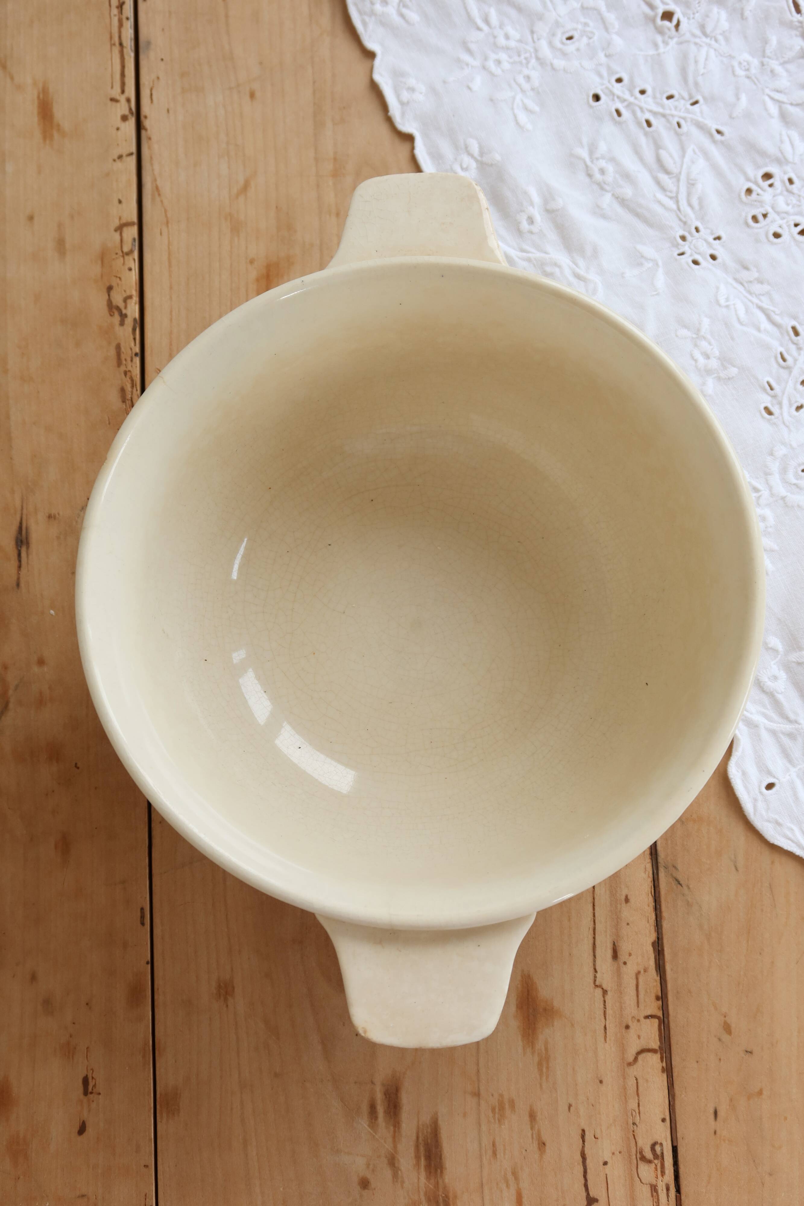 Vintage salad bowl in ivory faience from Chantilly with a rainbow trim.