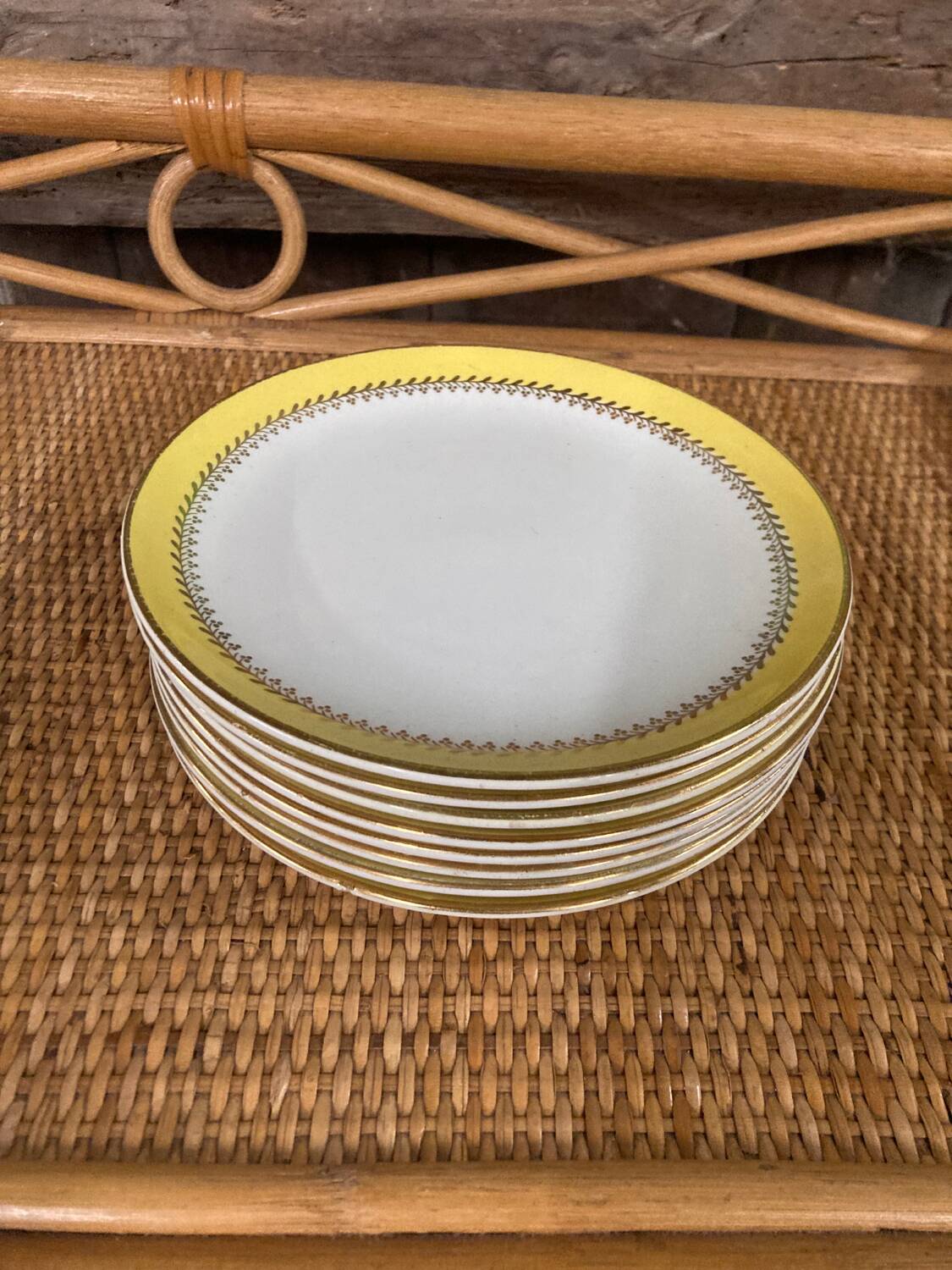 8 Biarritz yellow plates