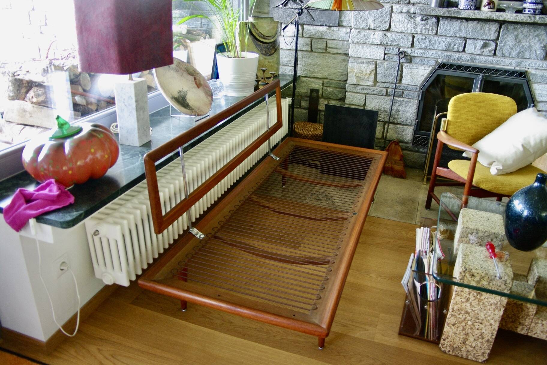Vintage minerva daybed in solid teak and alcantara by peter hvidt for john stuart 1950s