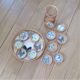 Plateau et 13 sous-verres vintage papillons et rotin à détourner en élements de décoration