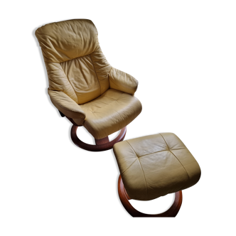Stressless chair and footrest
