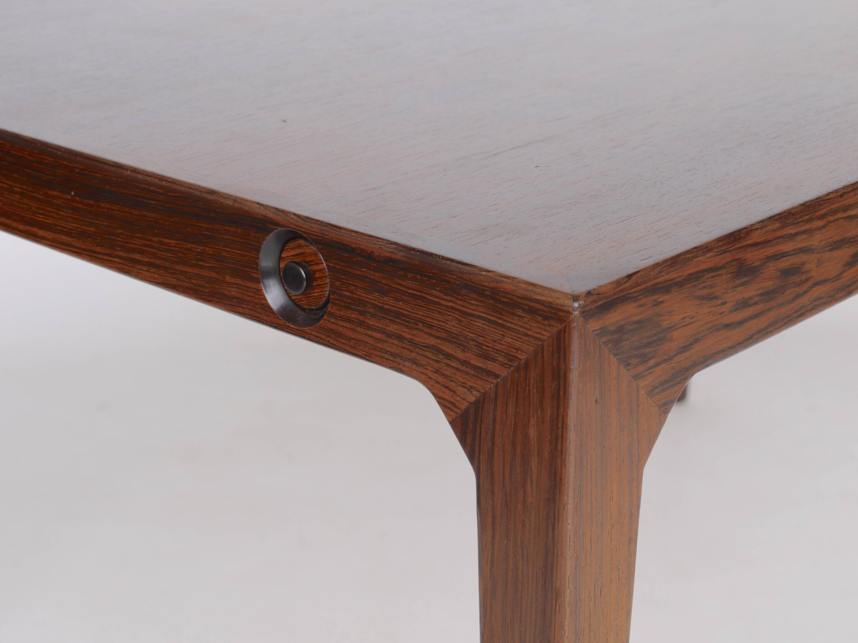 Table à manger danoise par Poul Hundevad et Kai Winding. Années 1960