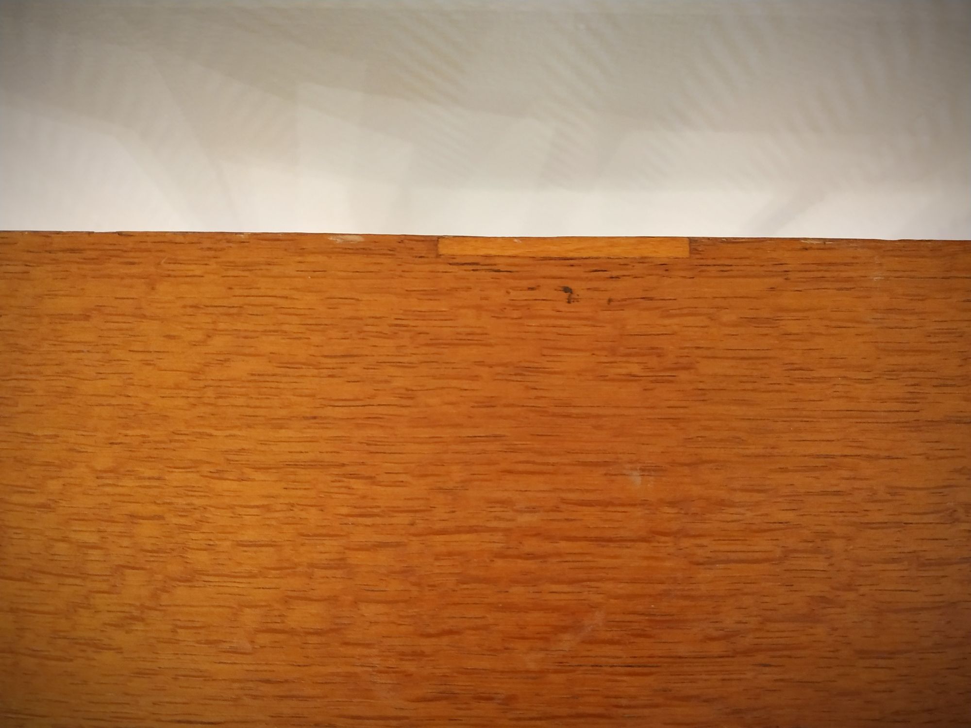 Coffee table spindle legs