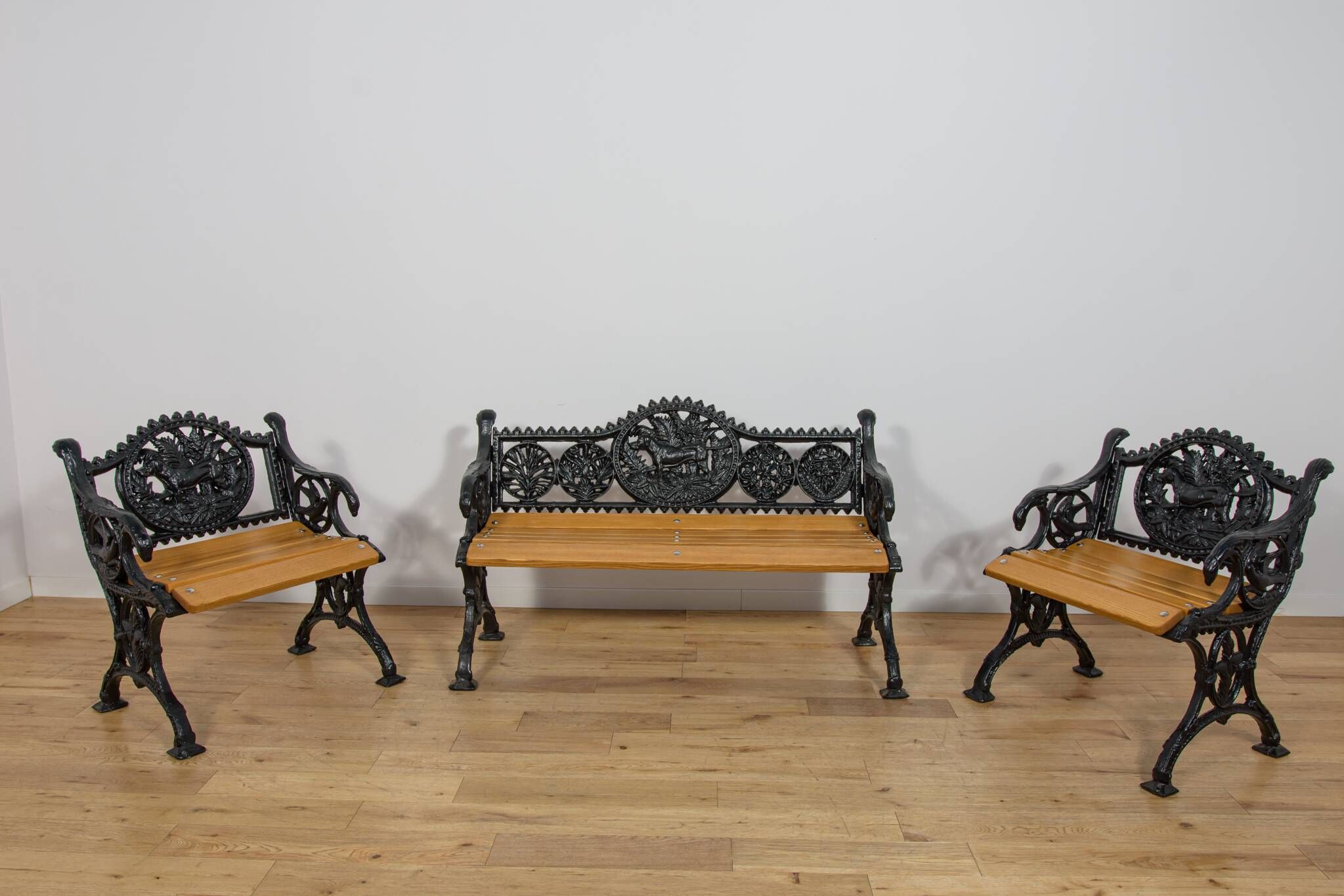 Victorian Cast Iron Garden Set – Bench and Two Armchairs, United Kingdom, Late 19th / Early 20th Century