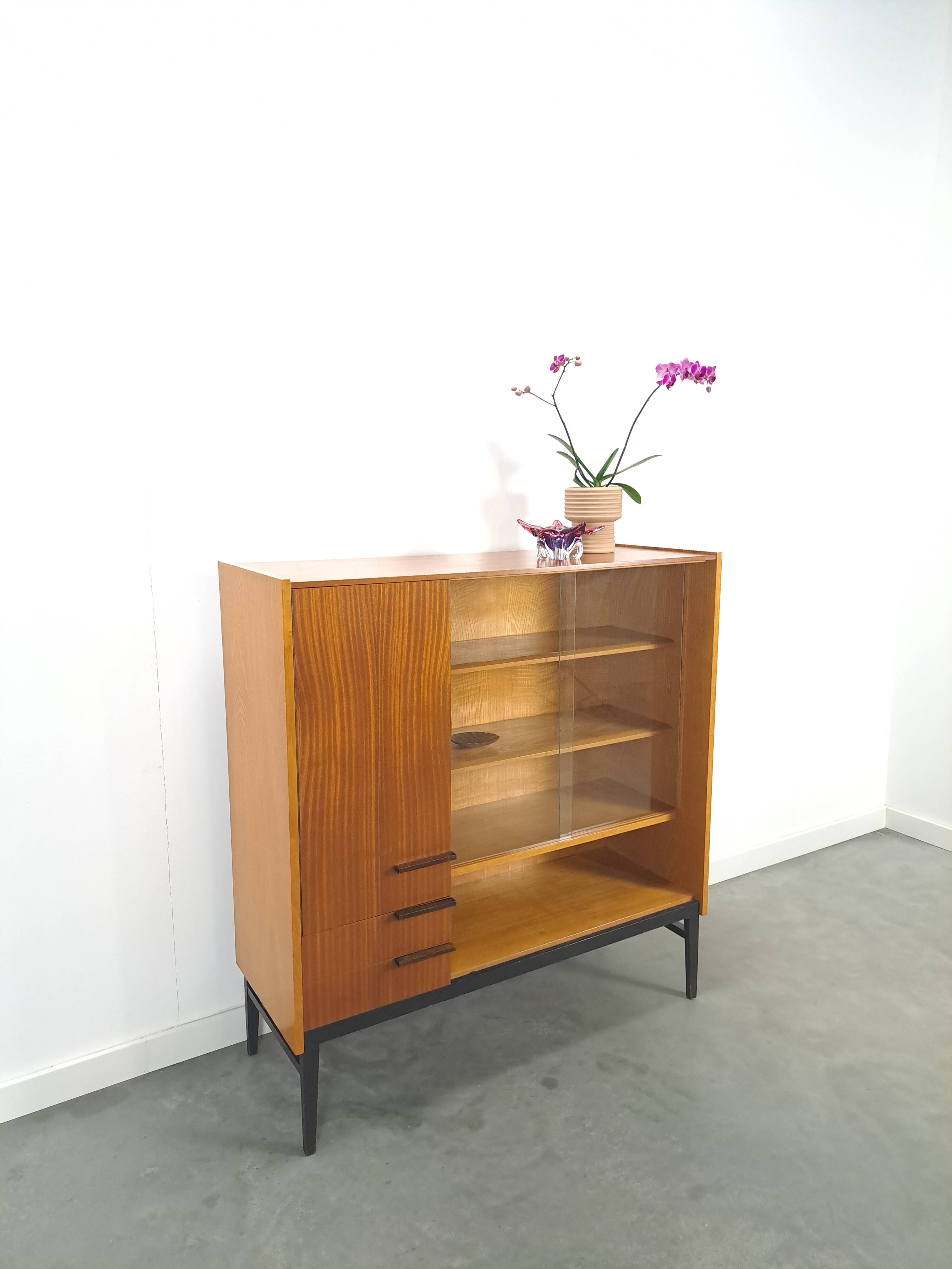 Design Mezulanik showcase with shelves