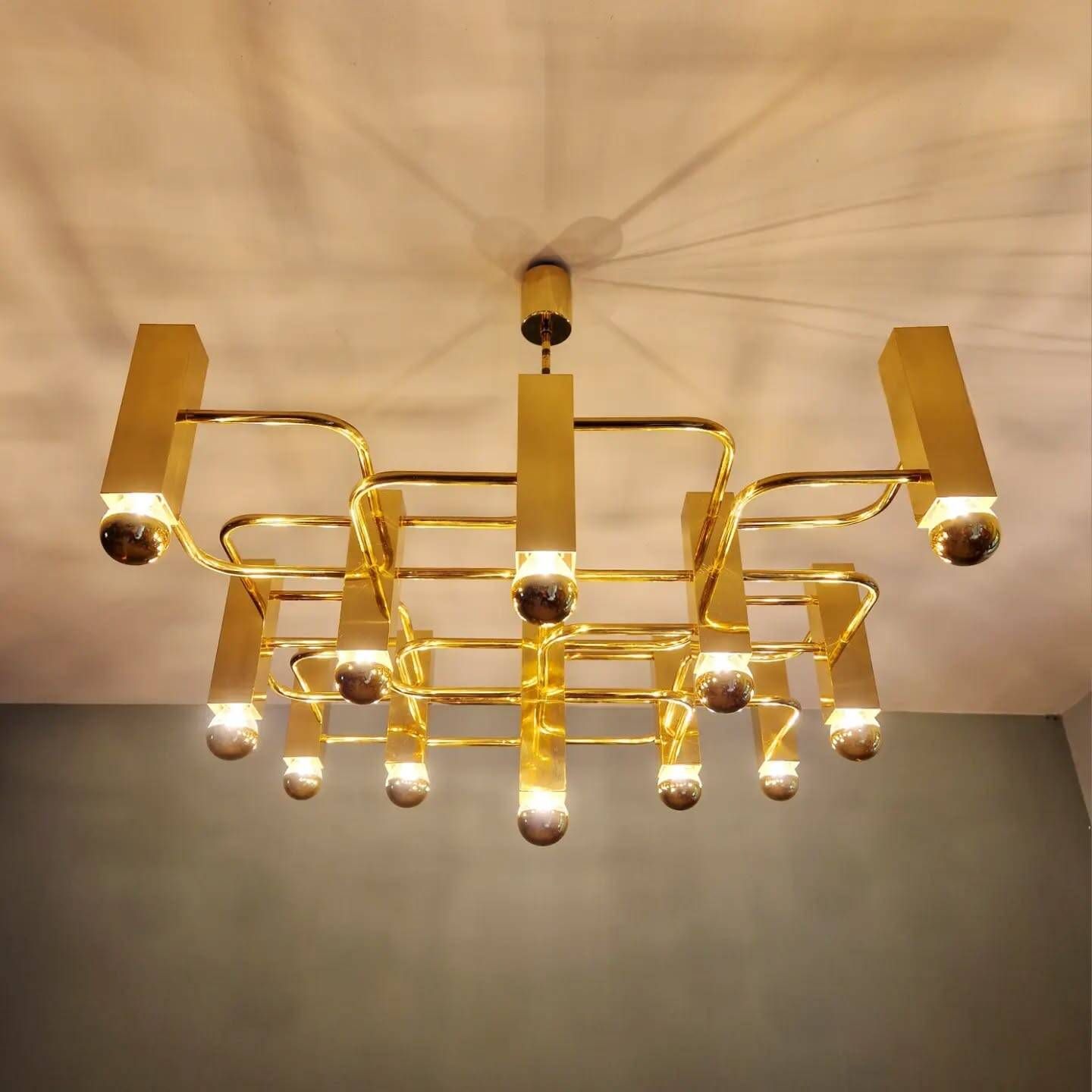 Geometric brass chandelier, design by Gaetano Sciolari, Boulanger, 1970.