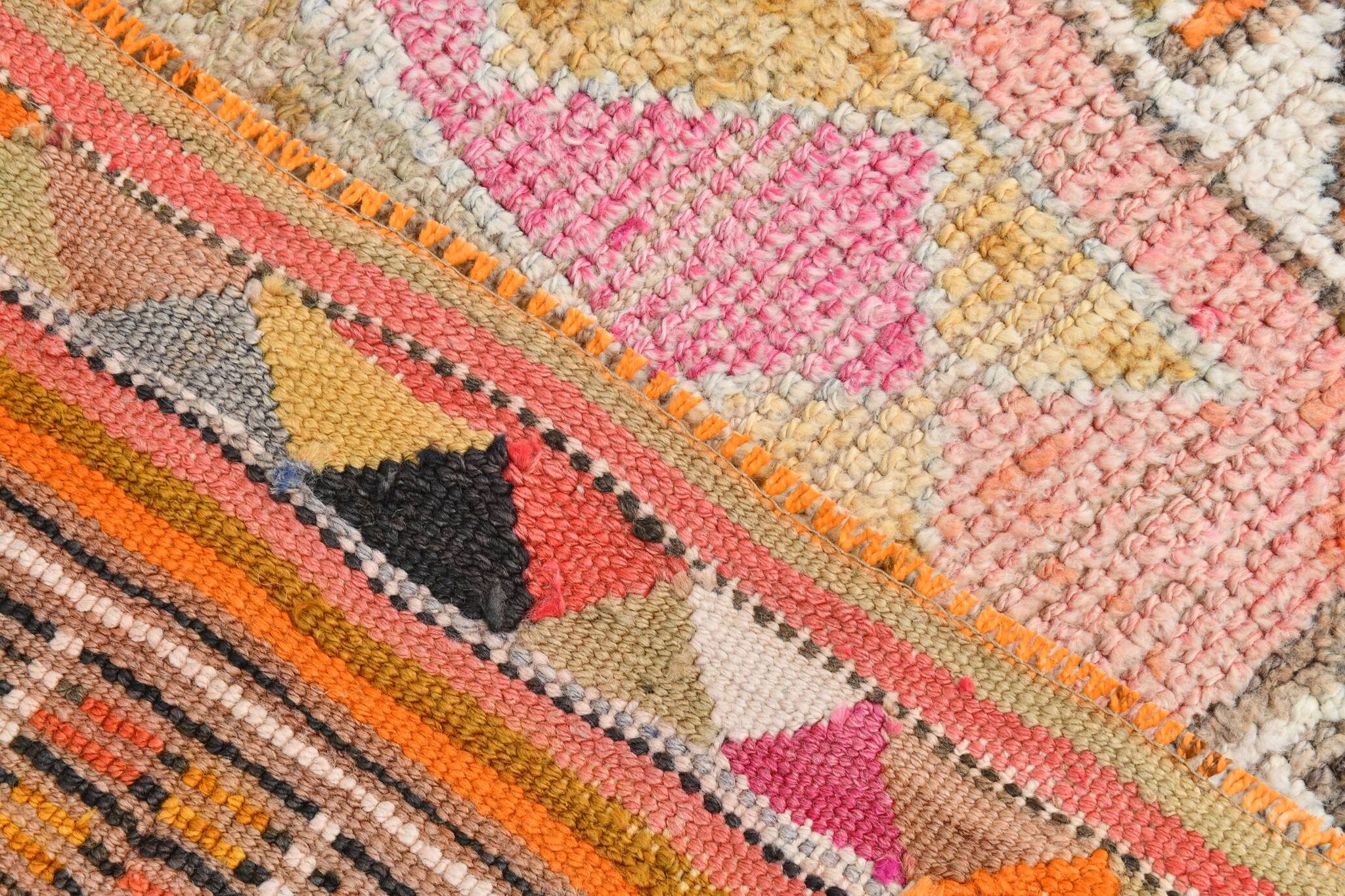 Tapis couloir kilim vintage , Orange, rose et beige boho pastel, 98x332 Cm