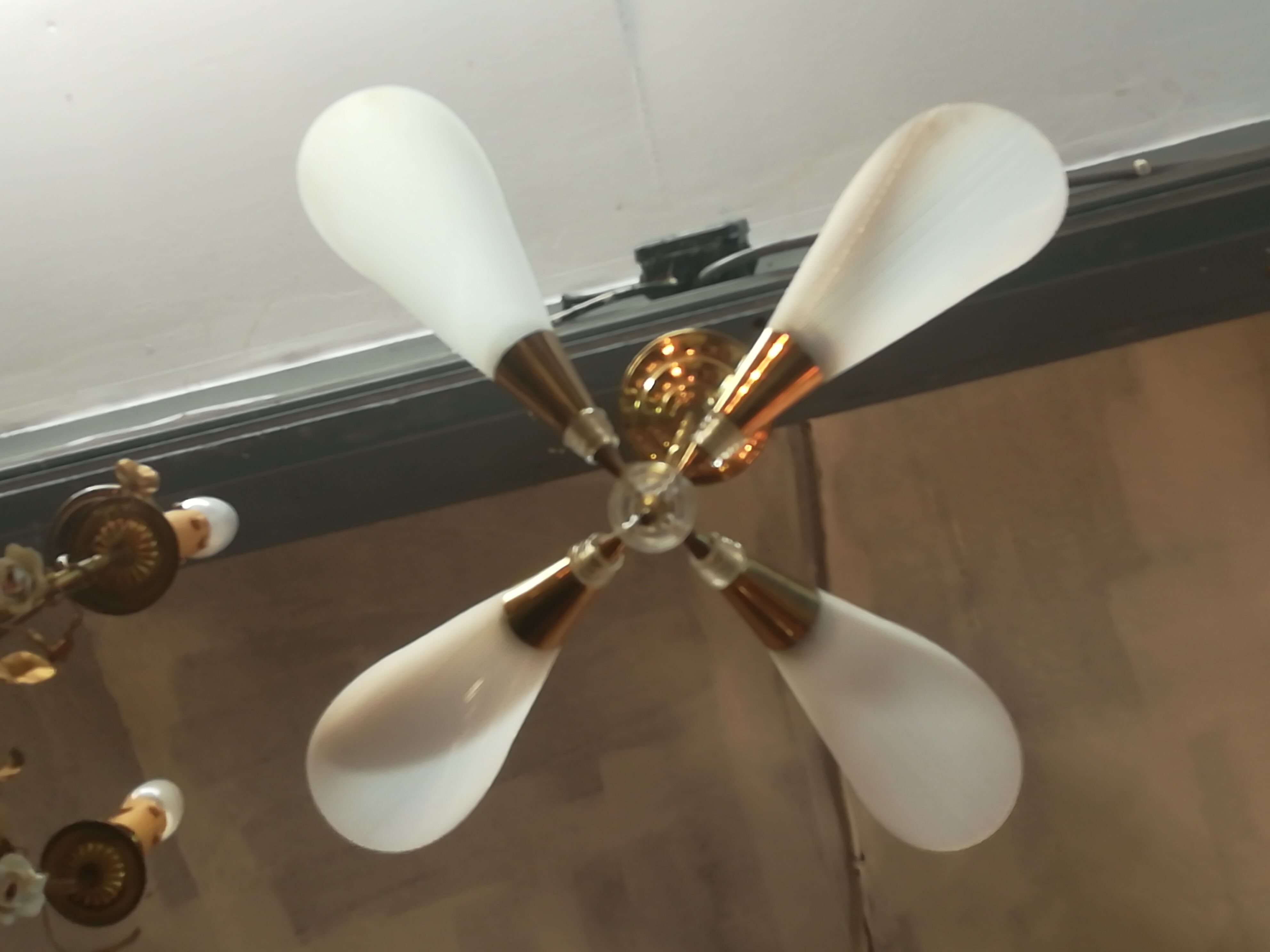 Lustre en laiton et plexiglas