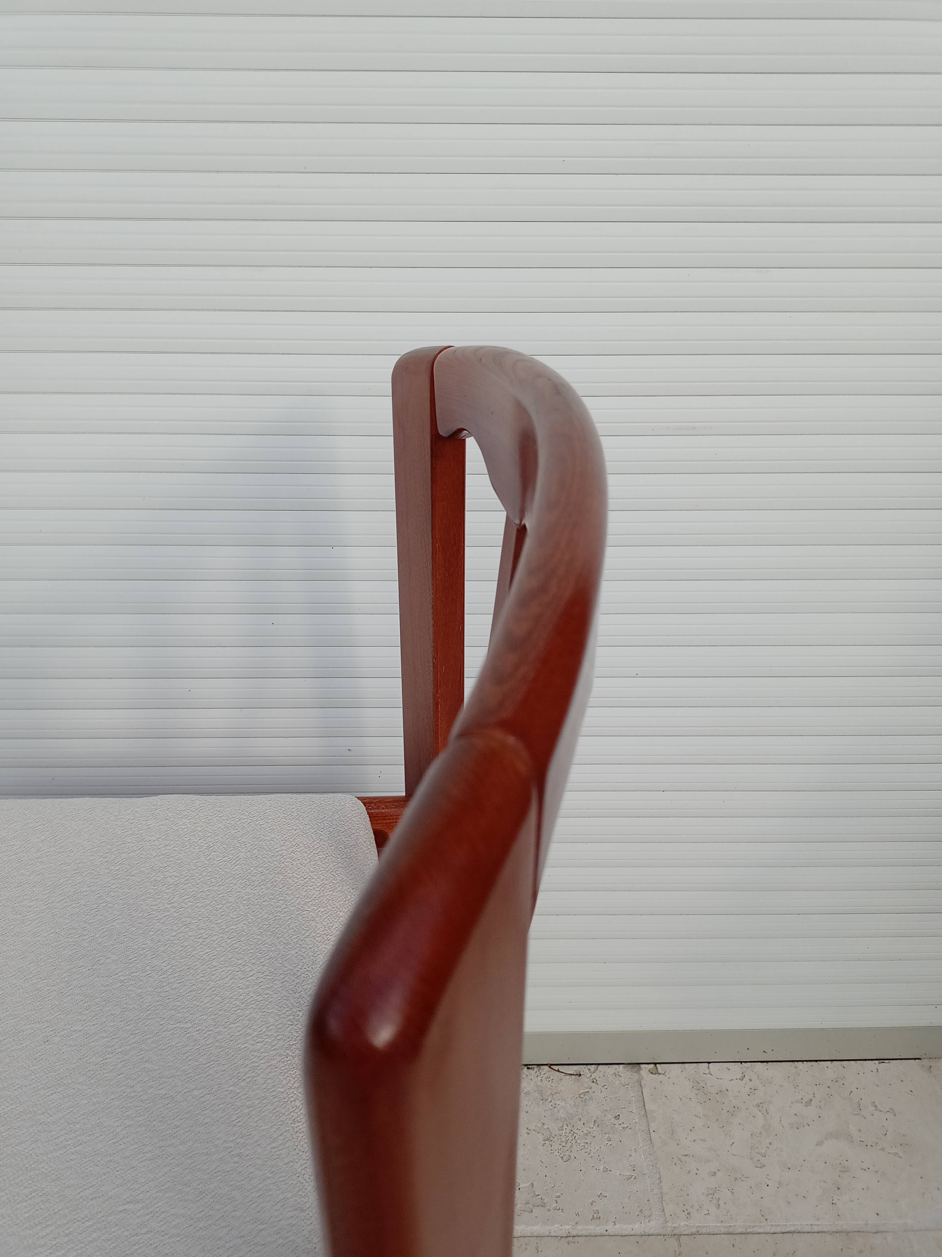 4 Chaises design Scandinave tissu bouclettes