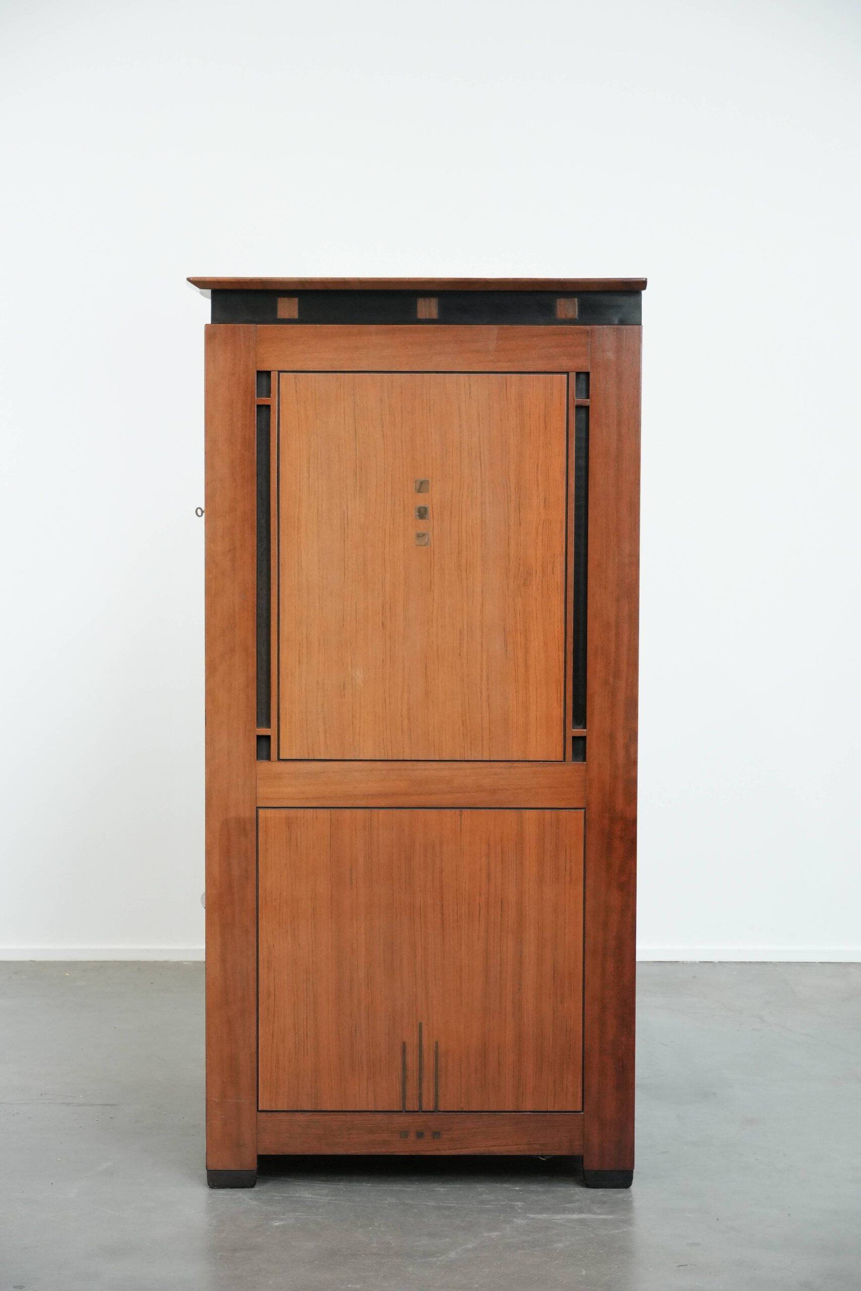 Art Deco design cabinet / audio / TV furniture with beautiful details