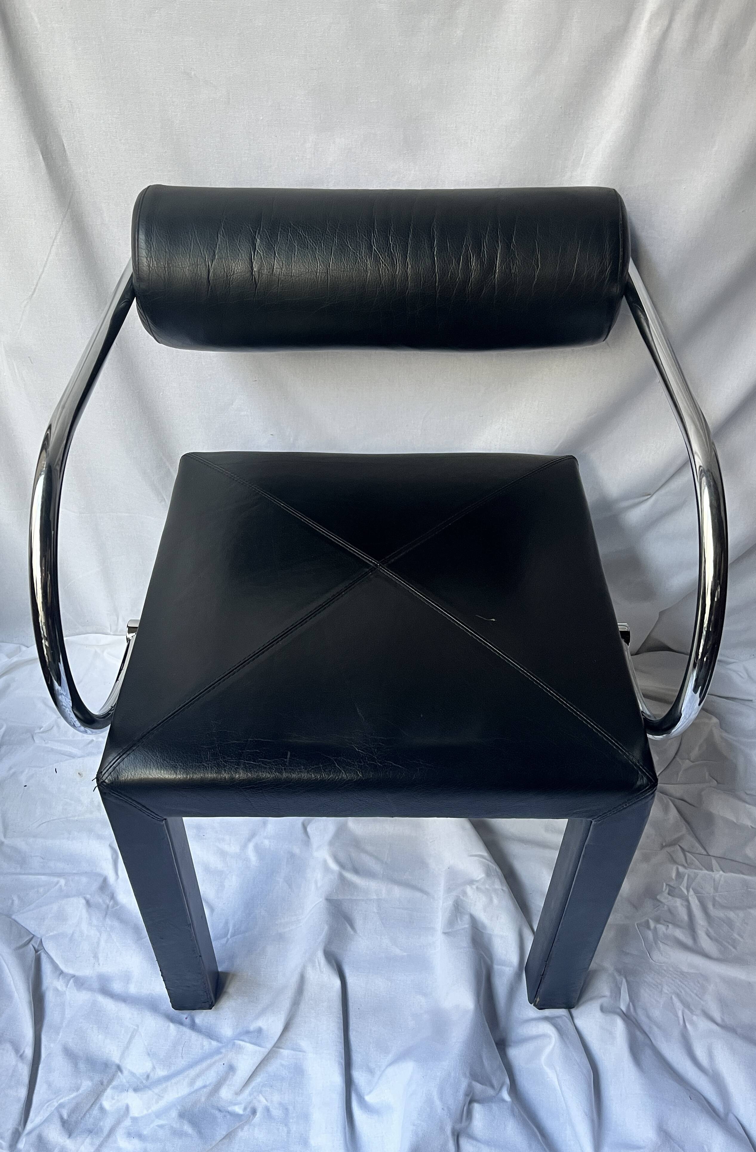 Paire de fauteuil métal et cuir noir "Arconda" par Paolo Piva pour B&B Italia, Italie design 1980