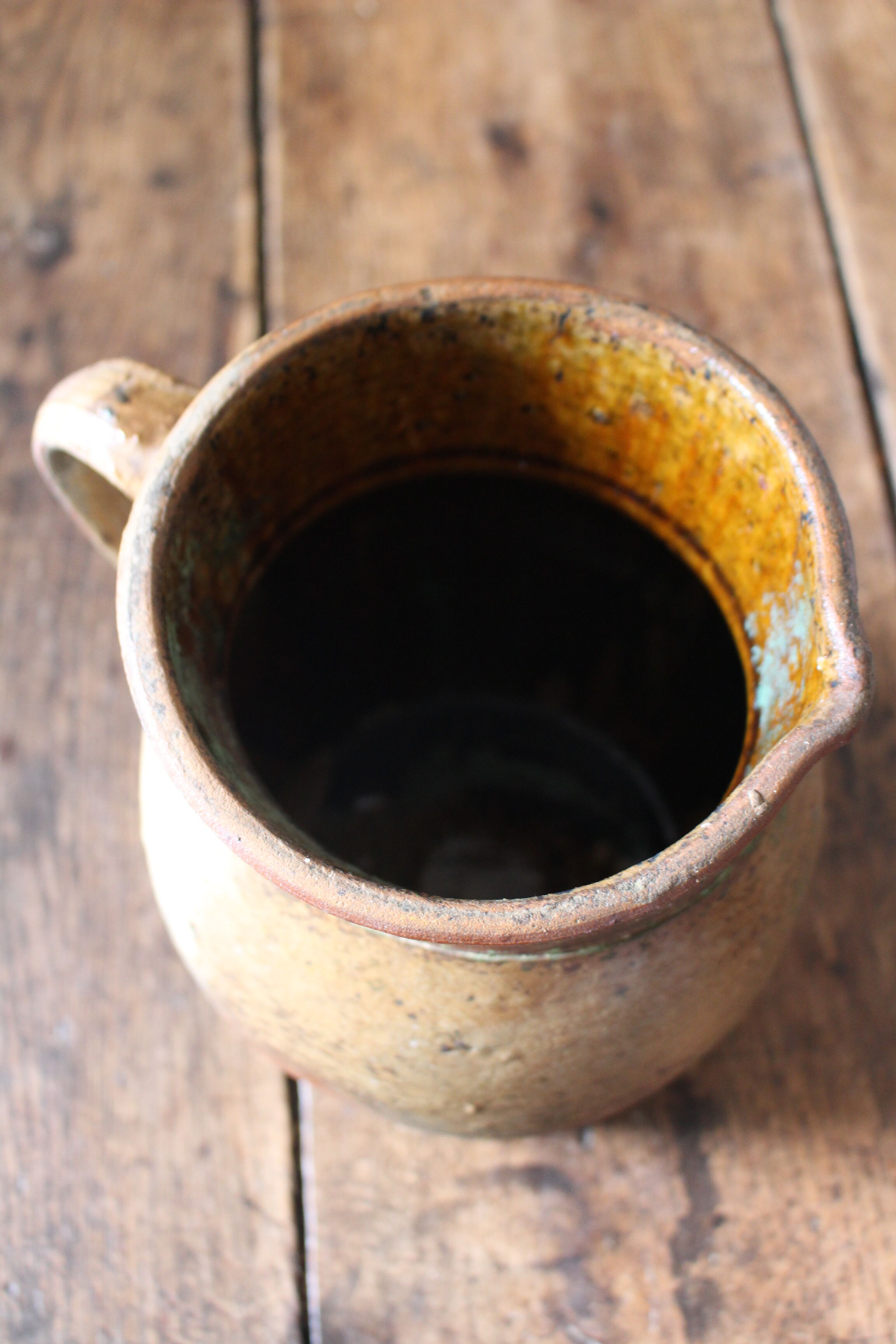 Terracotta jug cove beak pourer