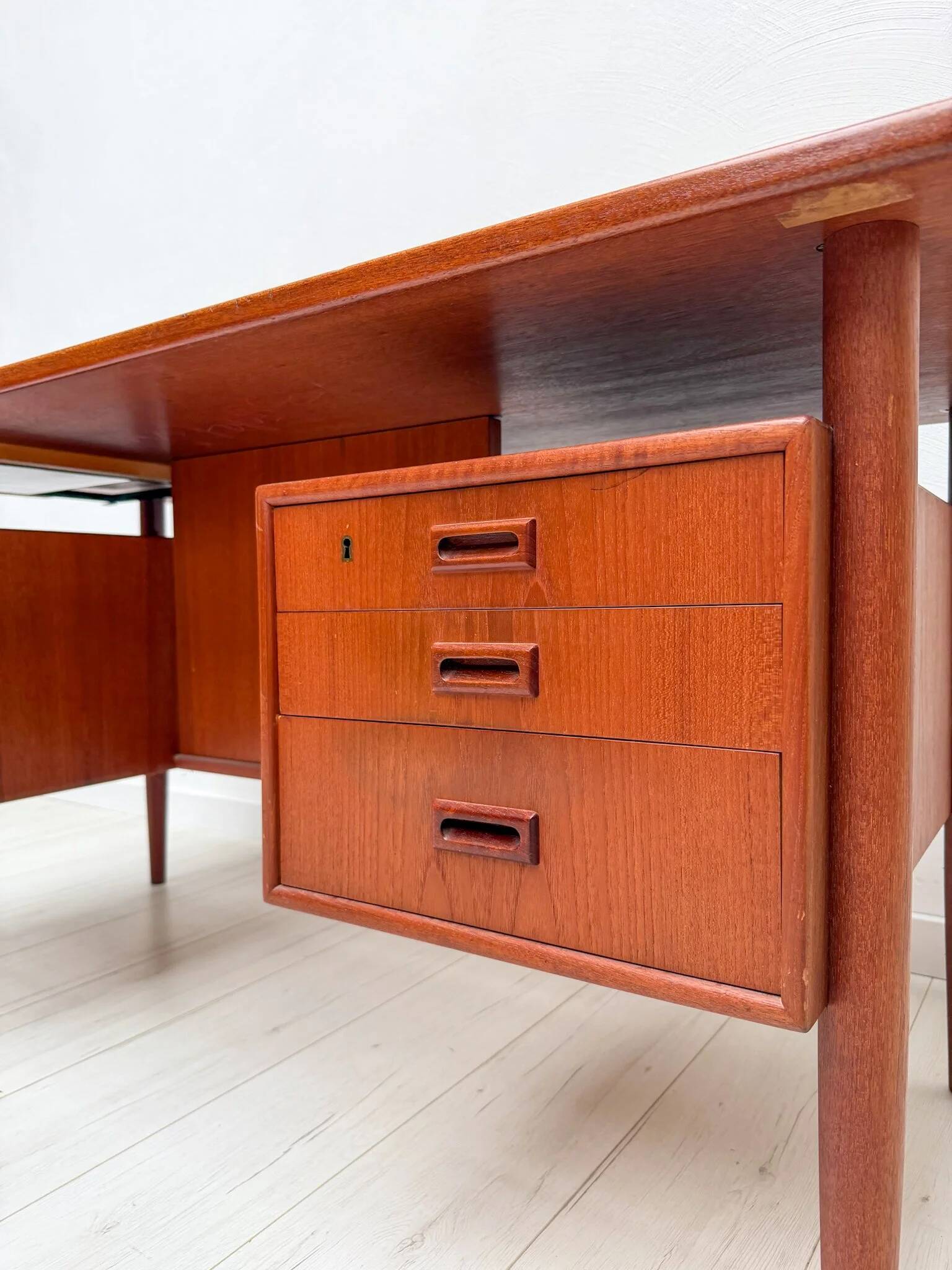Bureau exécutif danois en teck, années 1960
