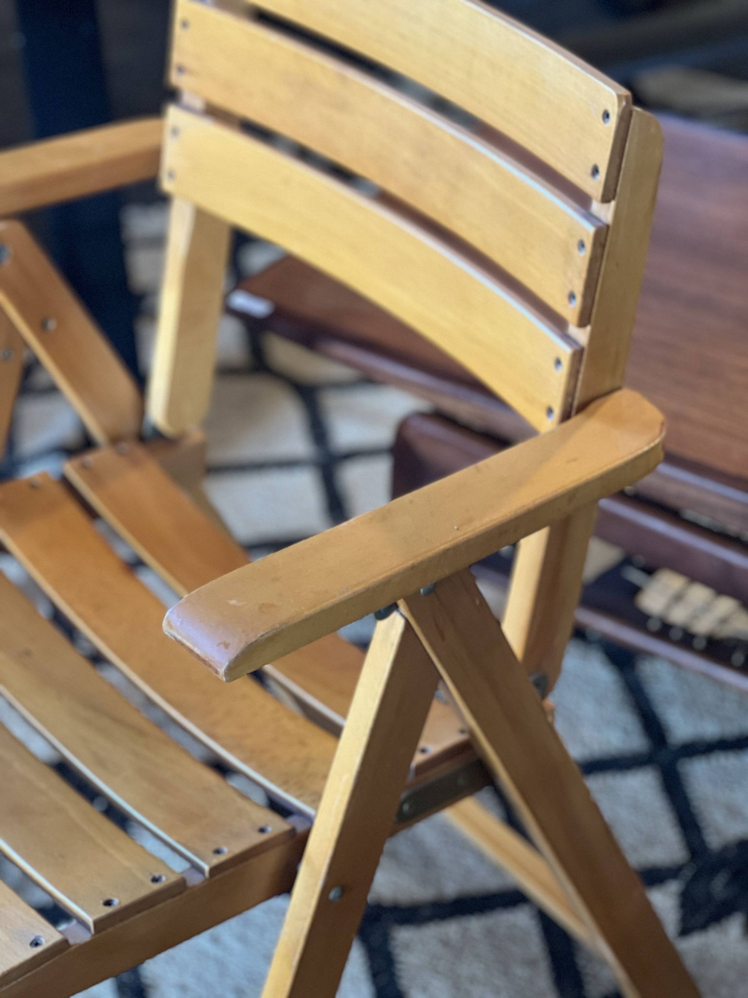 Paire de fauteuils Pliants en Bois par Clairitex