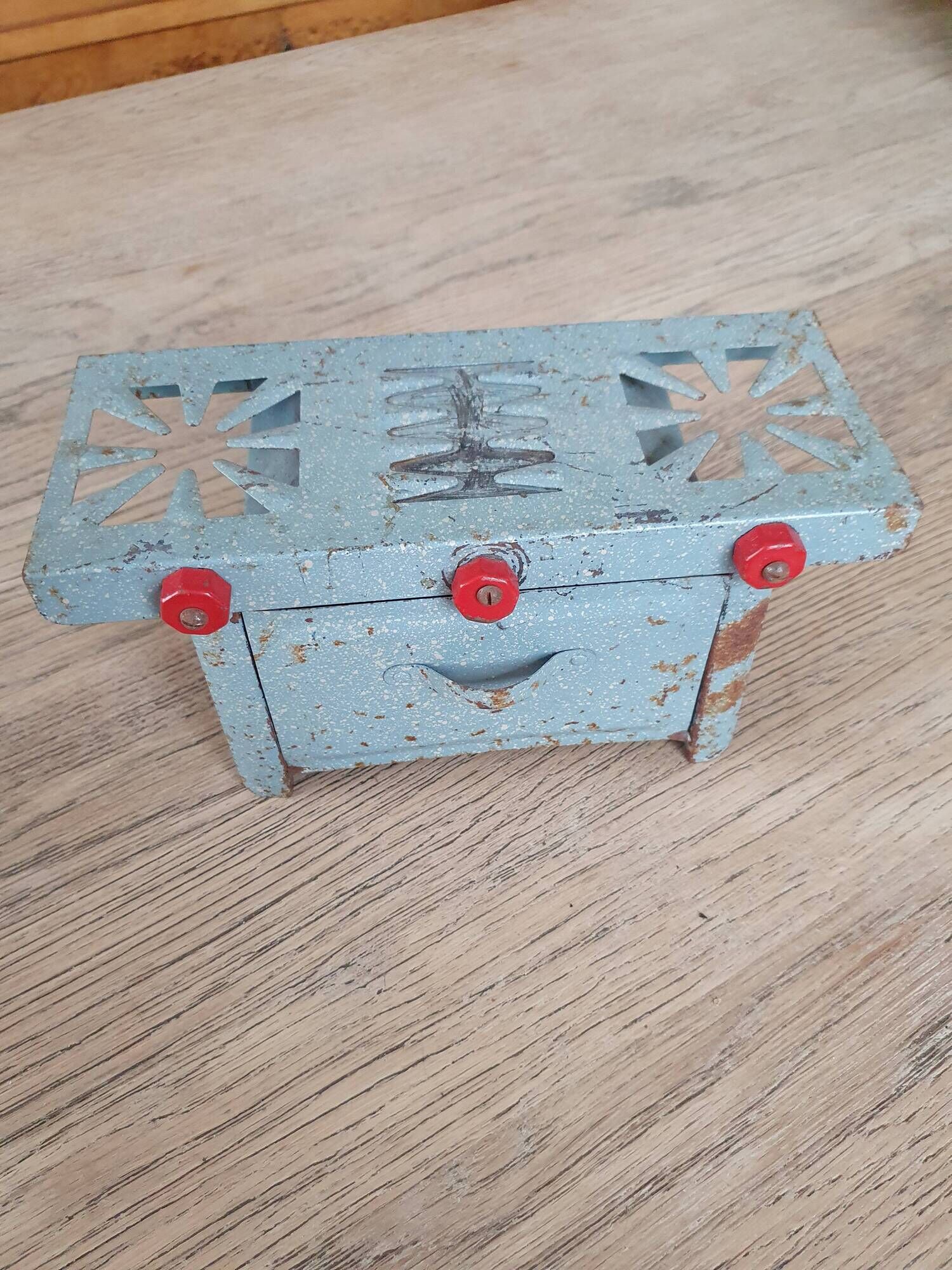 Miniature metal gas stove, (toy from the 1950s)