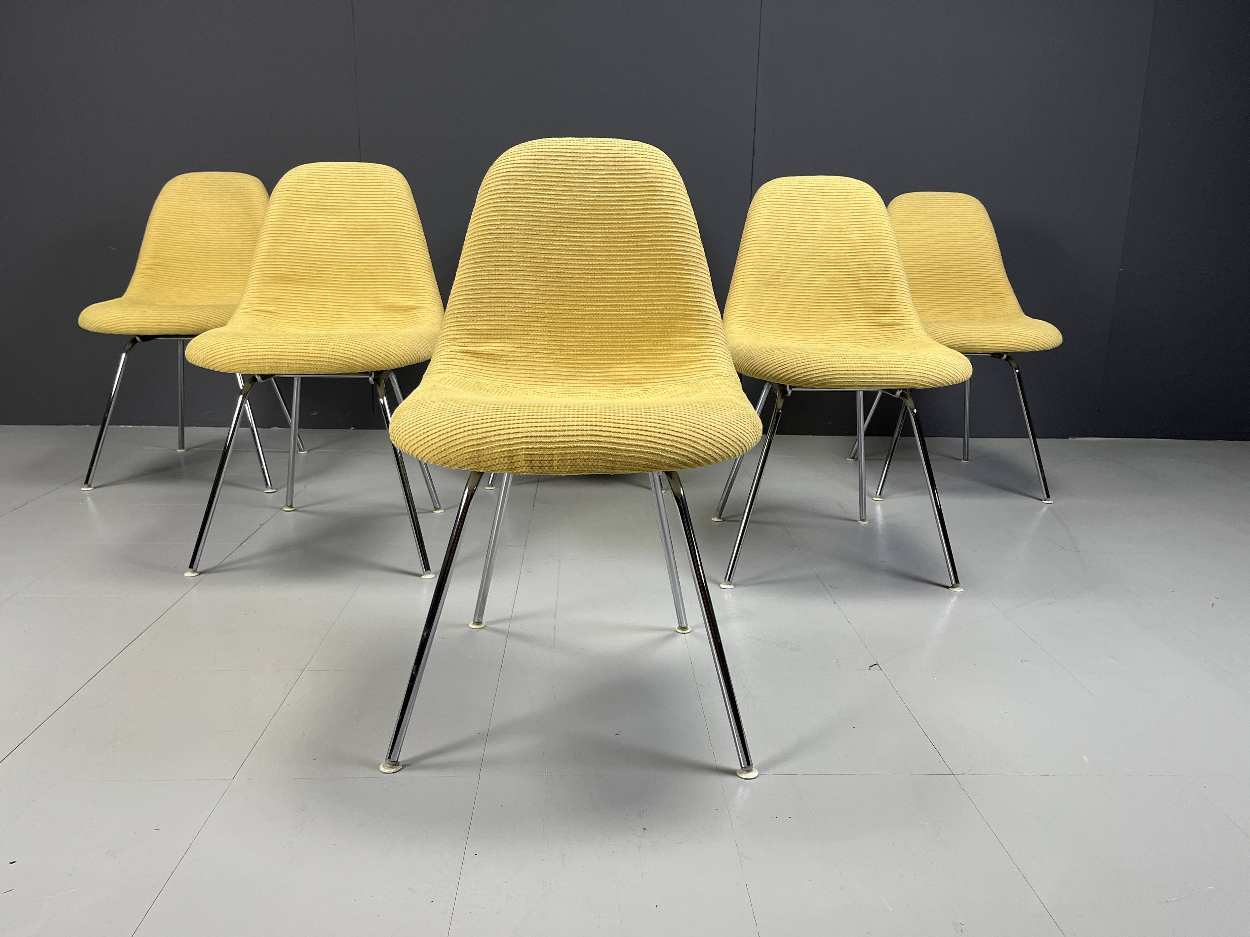 Eames fiberglass dining chairs for herman Miller, 1970s