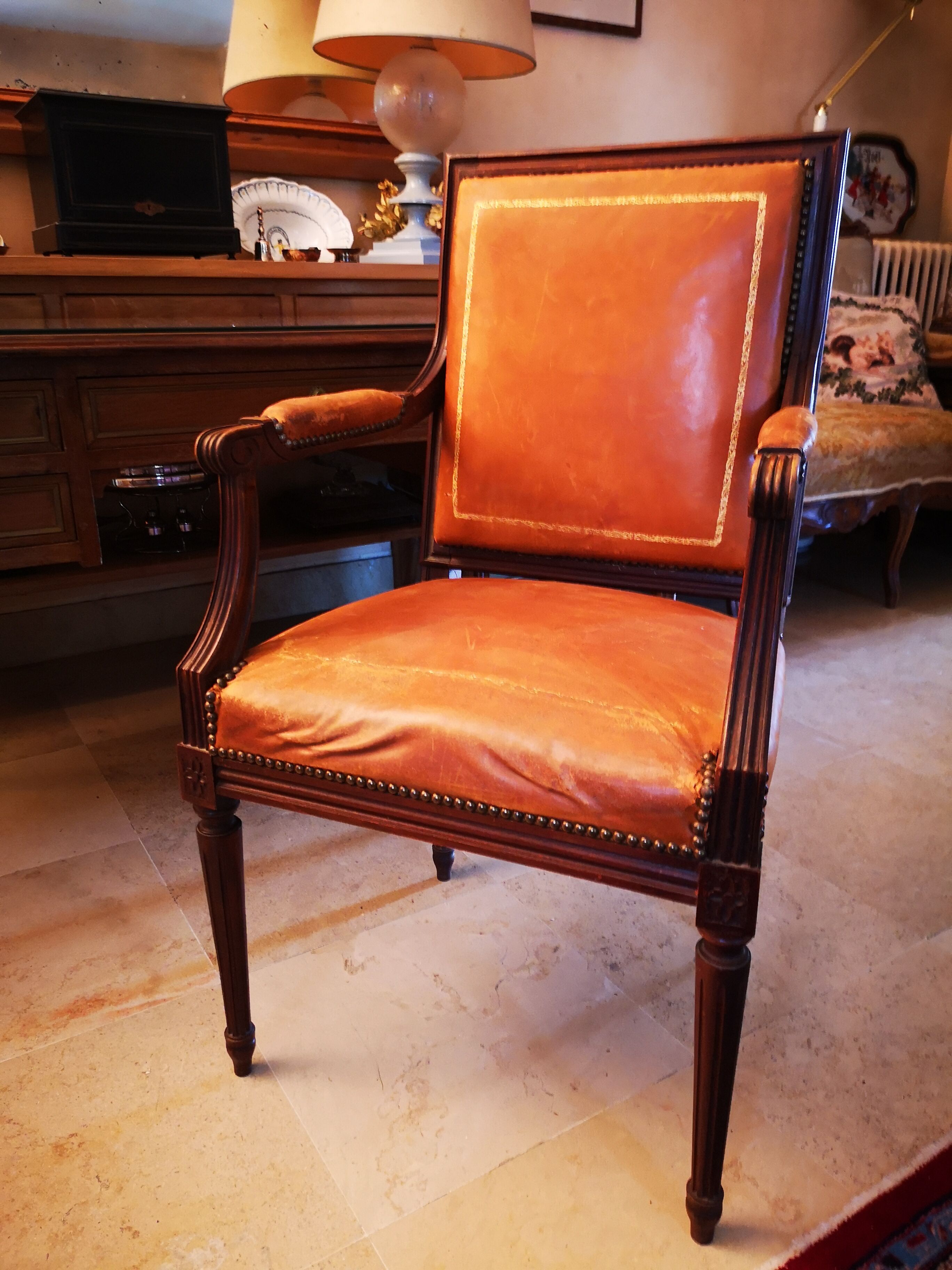Bureau de style Louis XVI et son fauteuil
