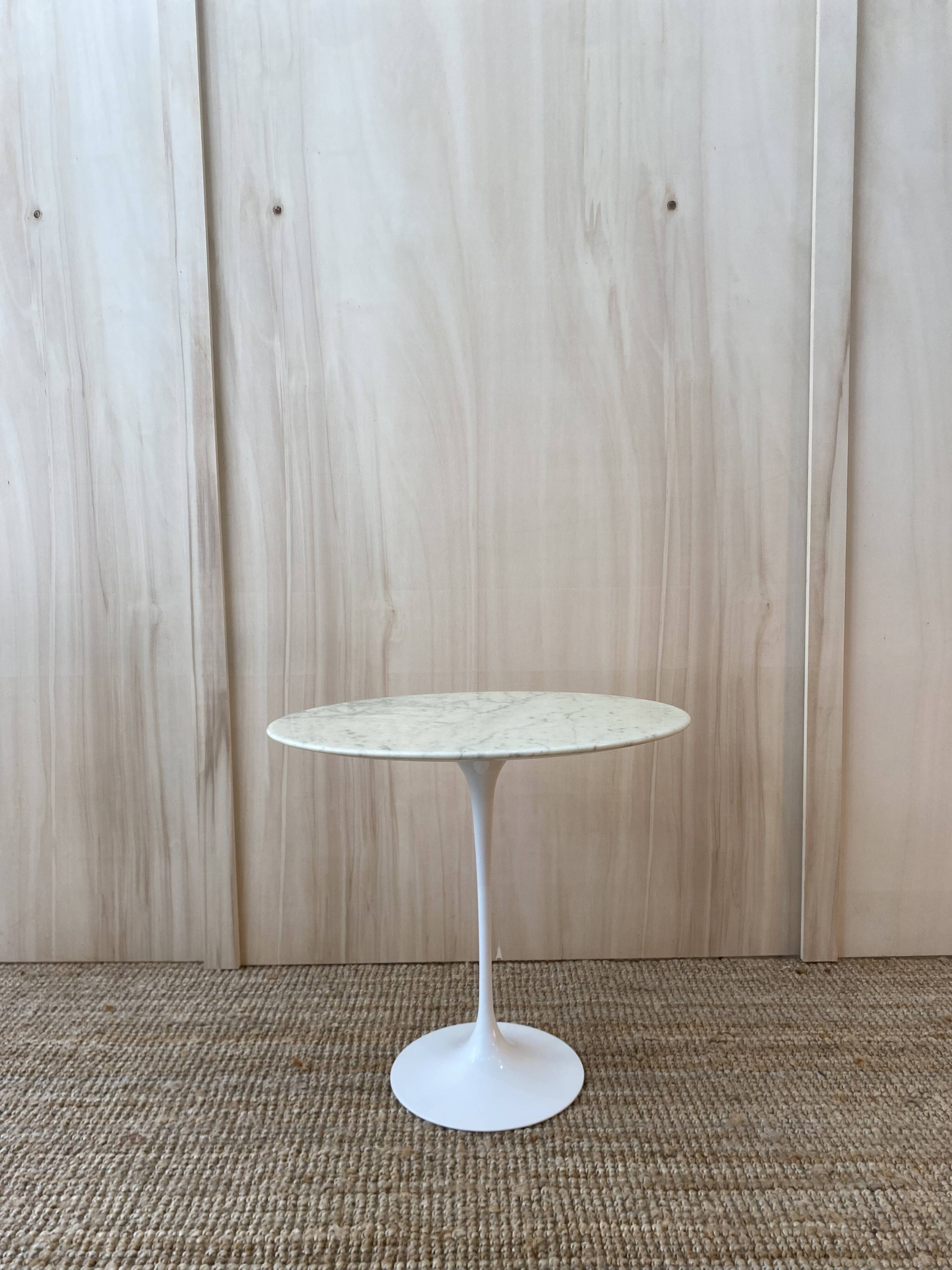 Calacatta Oval Side Table KNOLL