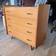 Very beautiful vintage chest of drawers.