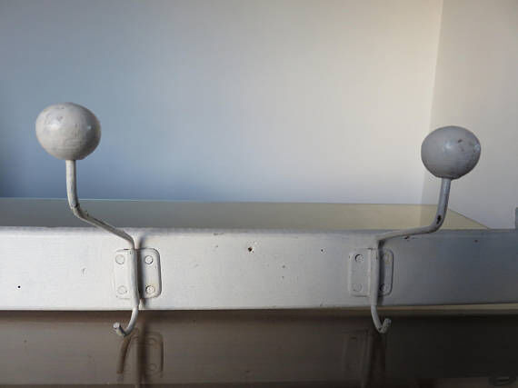 Coat 4 door hooks 30-40 years