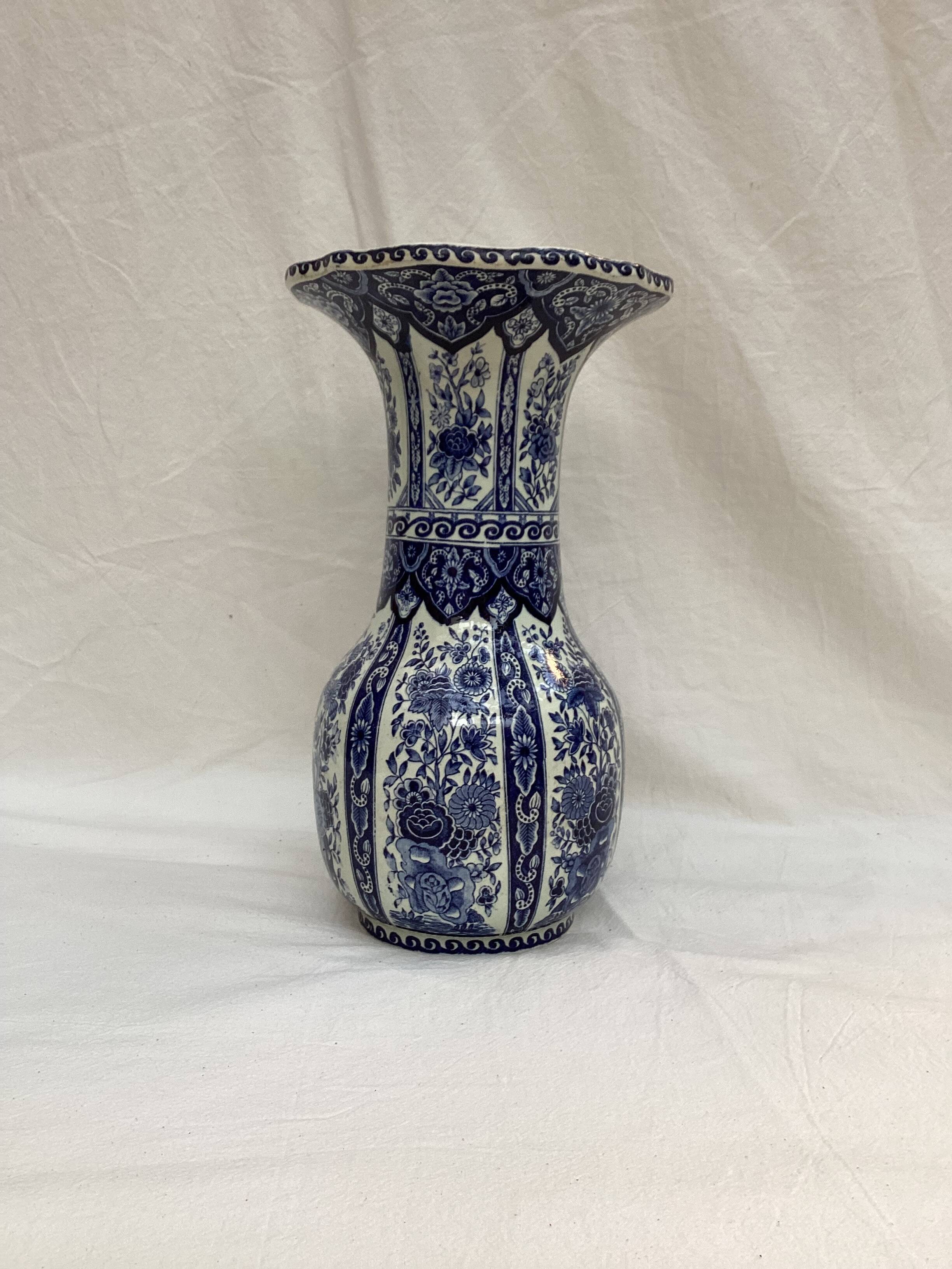 Delft ceramic vase dimensions: height -31 cm- Width -18cm-