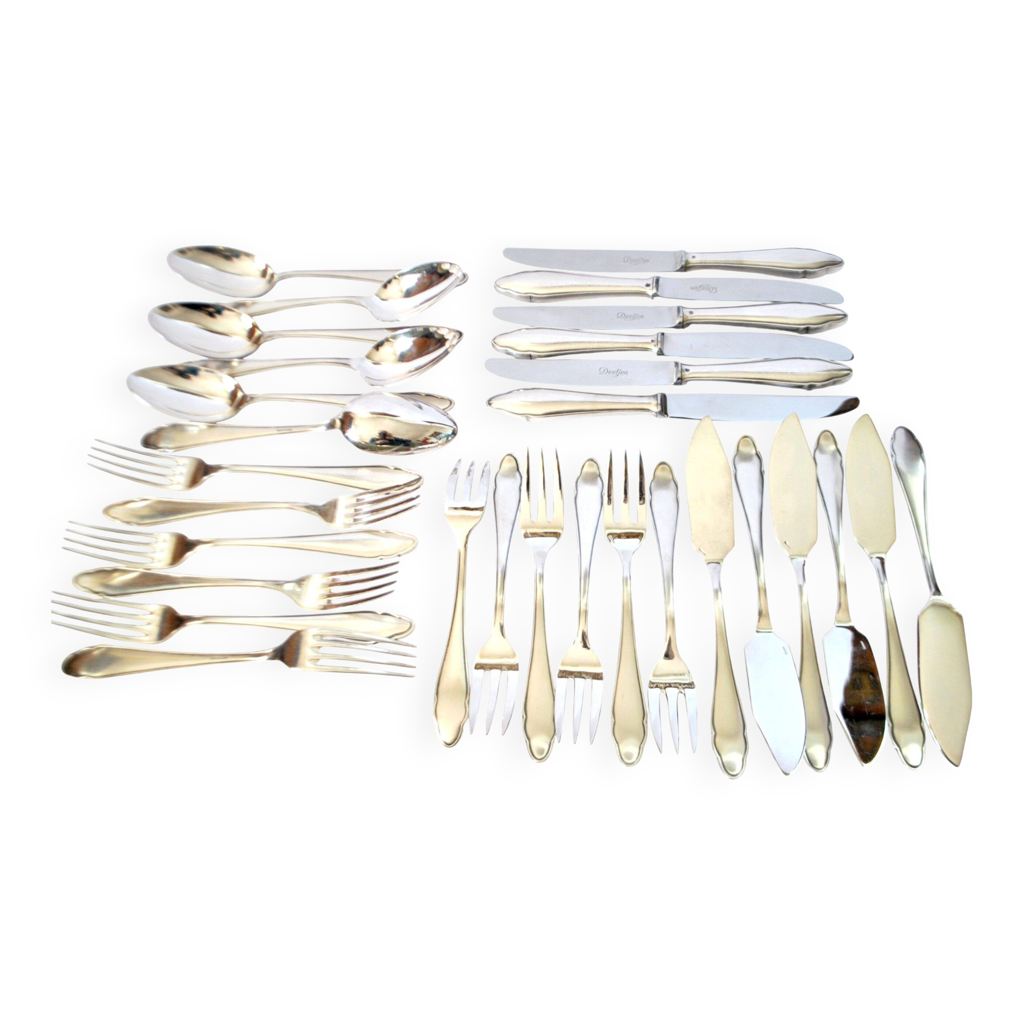 DEETJEN 30-piece modernist cutlery set with scalloped edges
