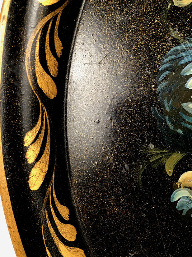 Painted sheet metal tray decorated with flowers