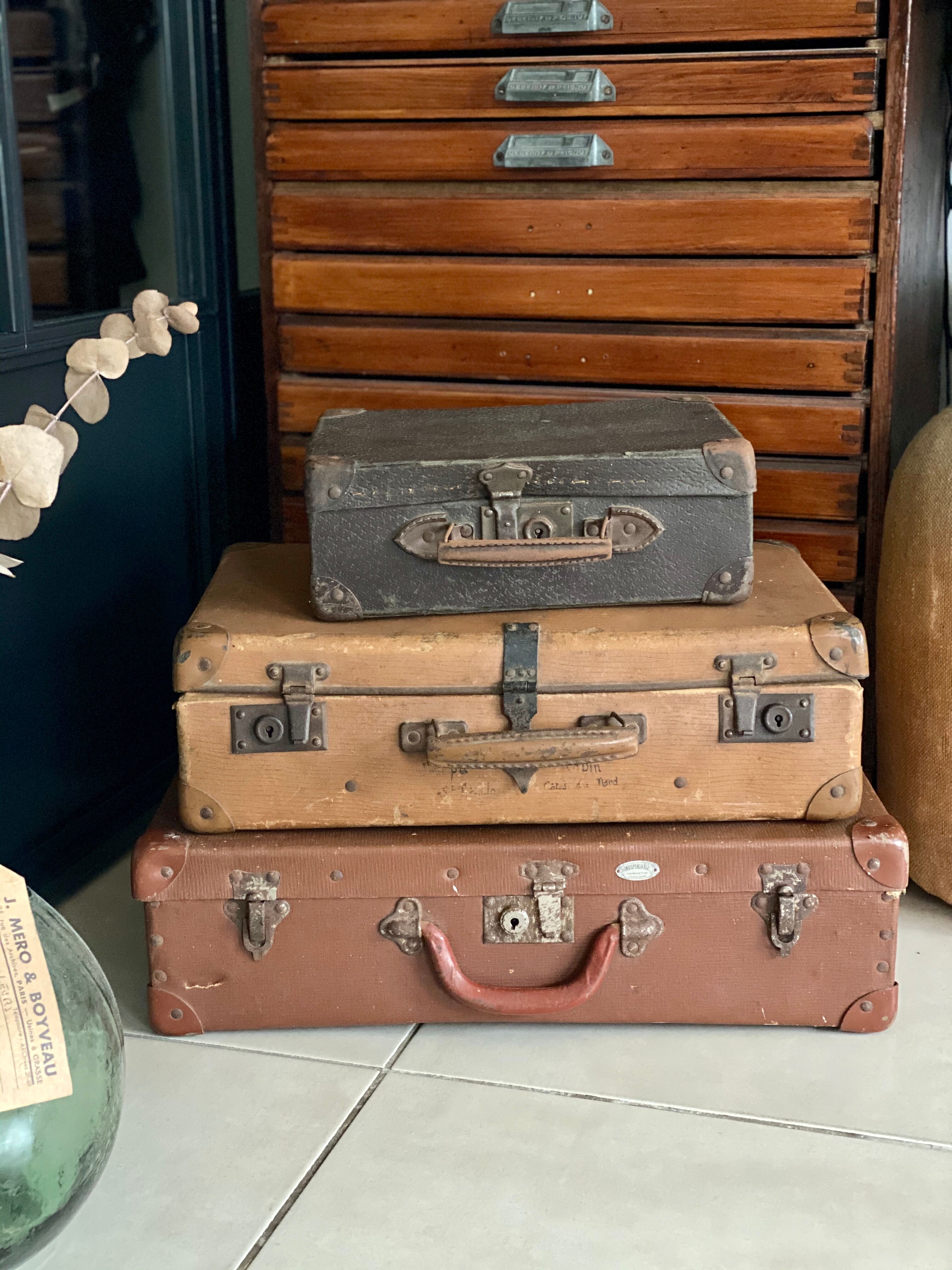 Lot of 3 vintage suitcases