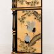 Cabinet chinoiserie de grues en laque noire et dorée, peint à la main
