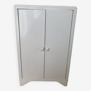 armoire en métal pour enfants.