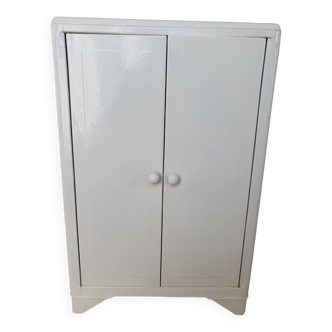 armoire en métal pour enfants.