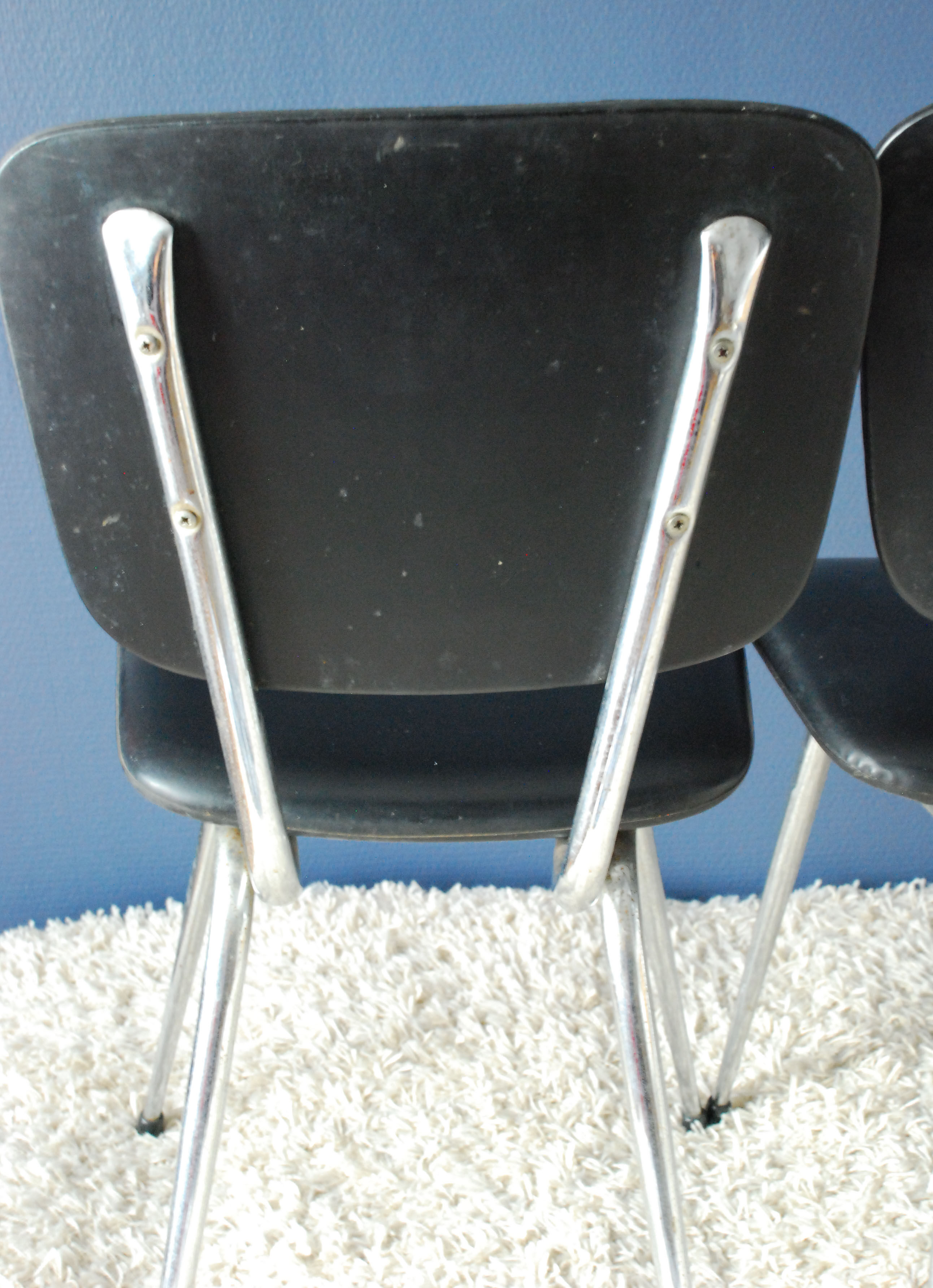 Set of three chairs in black leatherette
