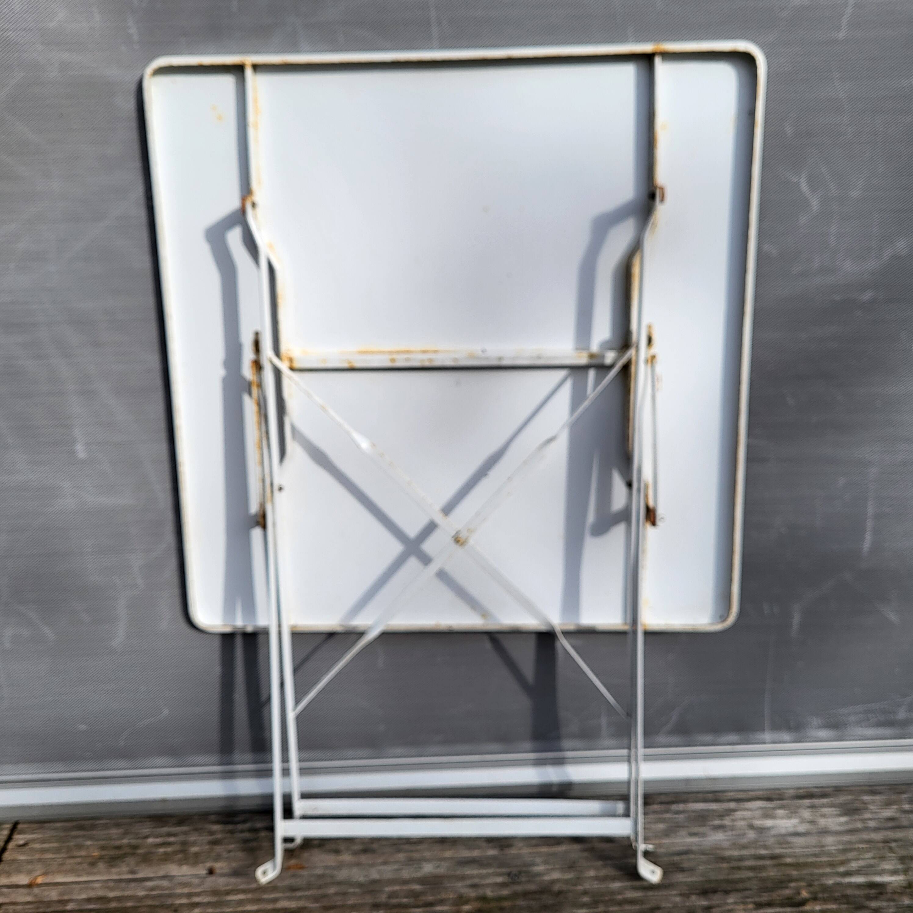 White Christmas folding bistro table