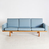 Hans J. Wegner Model GE-236/3 three-seater sofa
