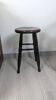 Ancien tabouret de bistrot en bois tourné – patine brun foncé