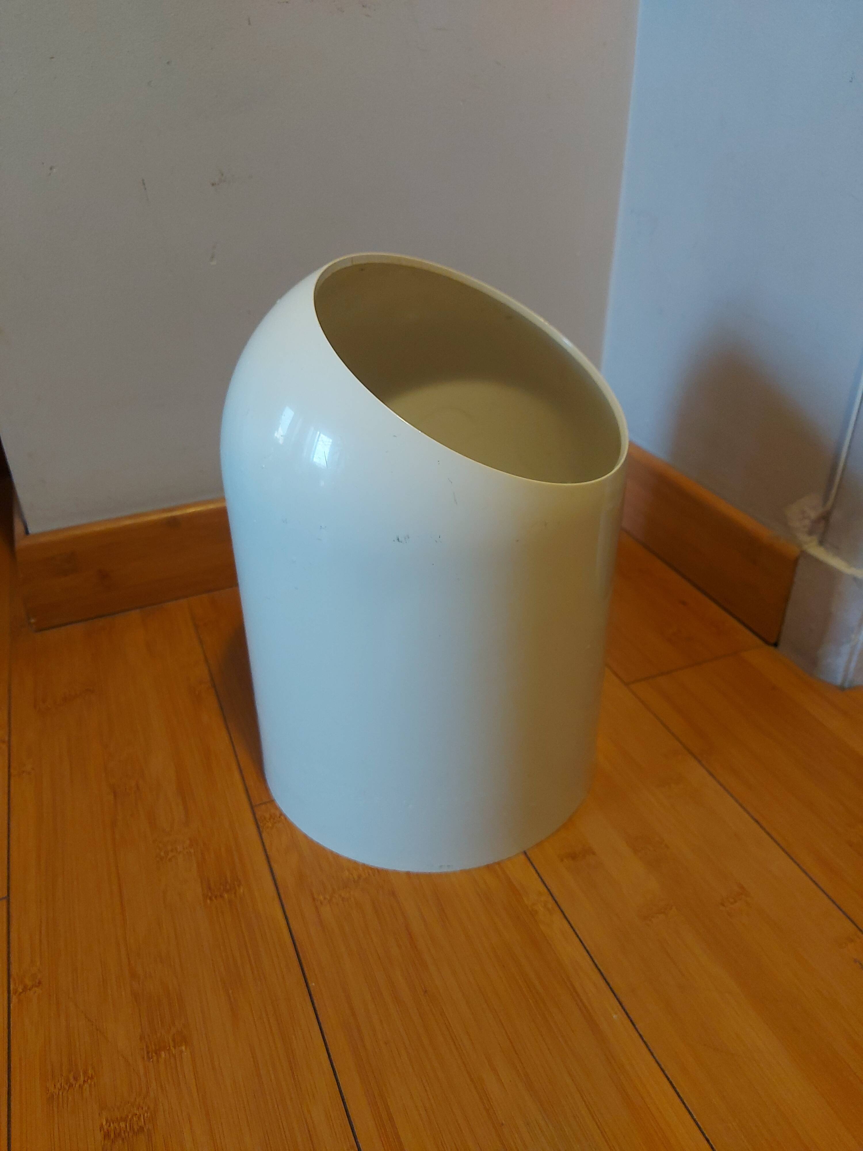 Waste paper basket , design Makio Hasuike , Italy