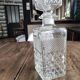 Carafe à whisky carrée en verre facetté et bouchon hermétique