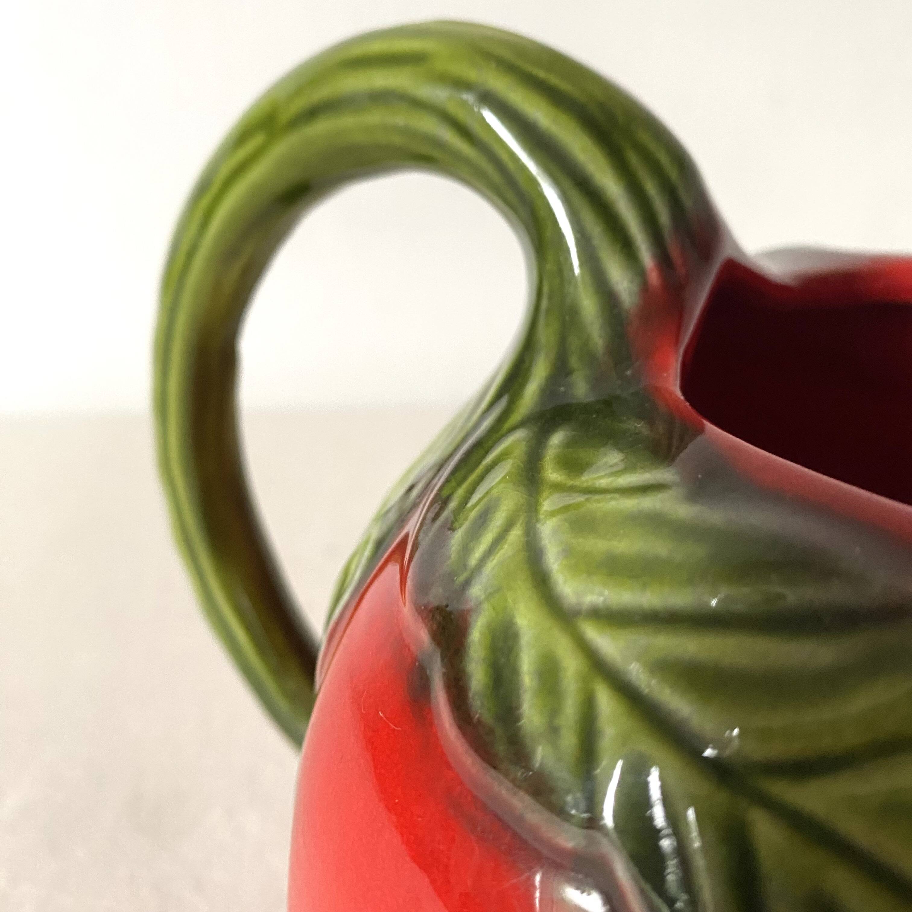 Red pepper slip pitcher