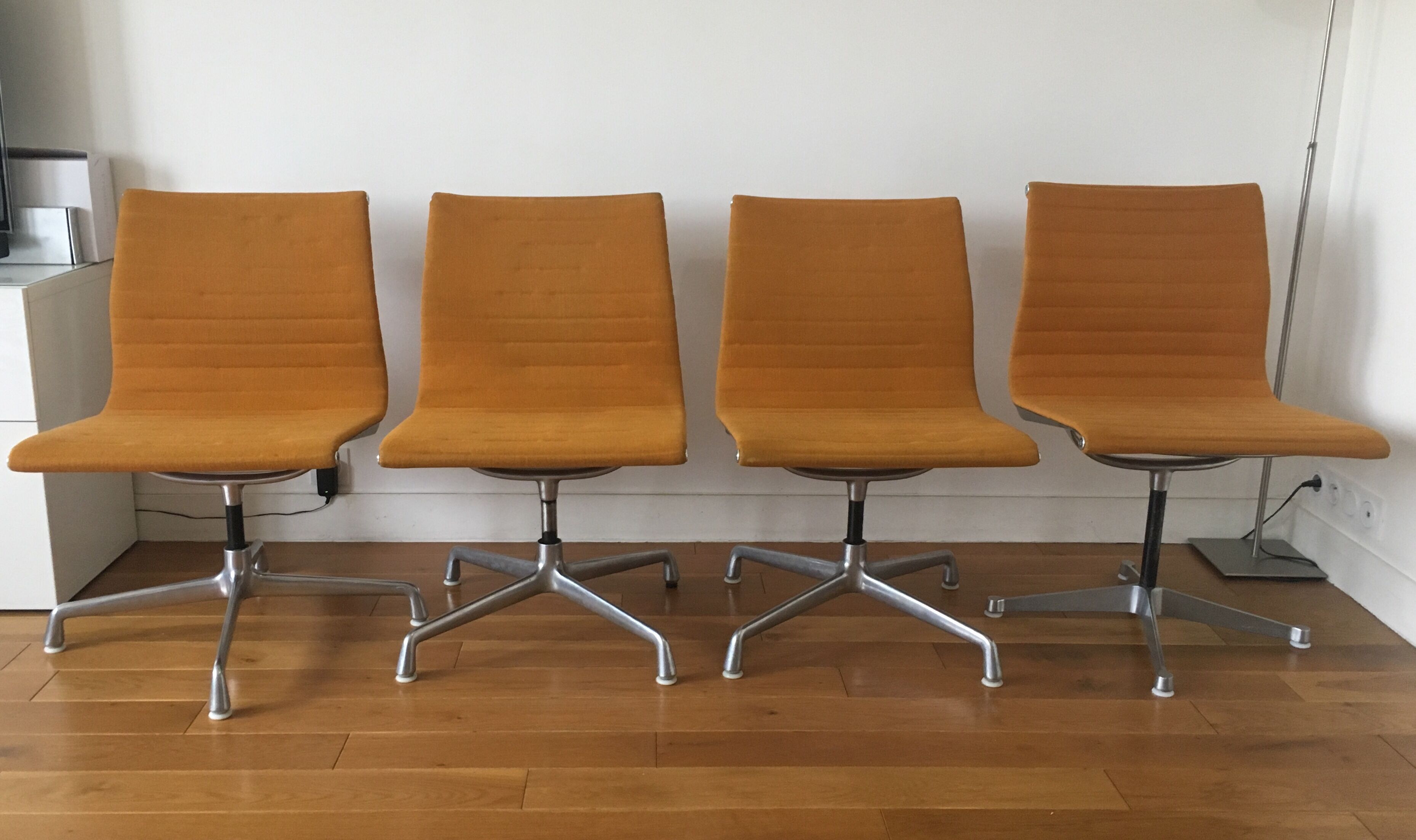 EA105 chair by Charles & Ray Eames, Herman Miller edition