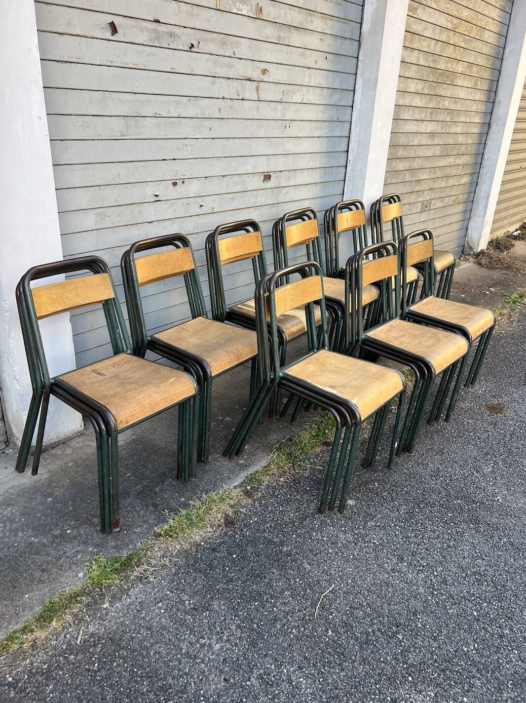 (Lot) 26 old school/bistro chairs Stella