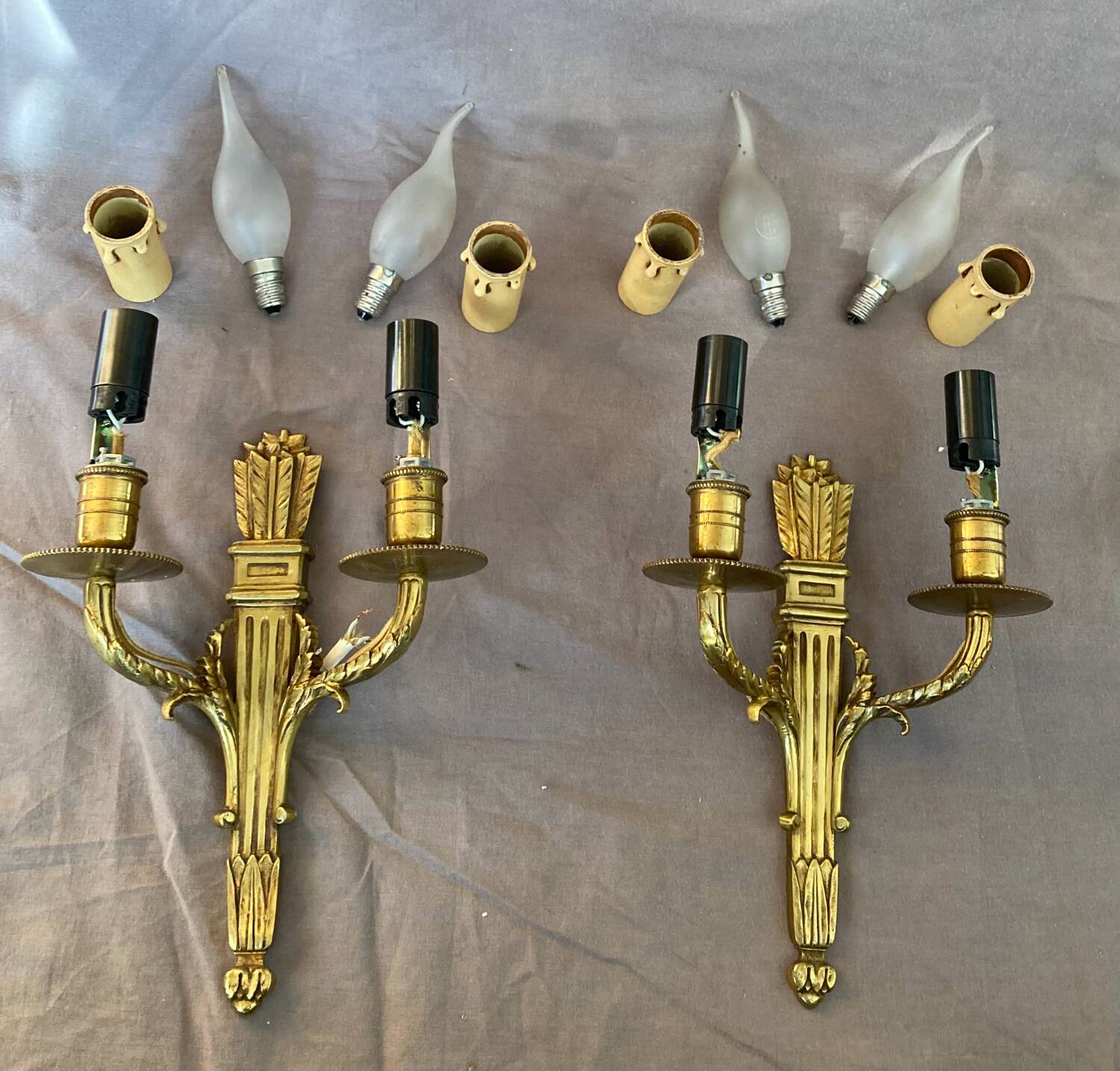 Directoire wall lights in gilded bronze, 20th century, Quiver decorations + foliage