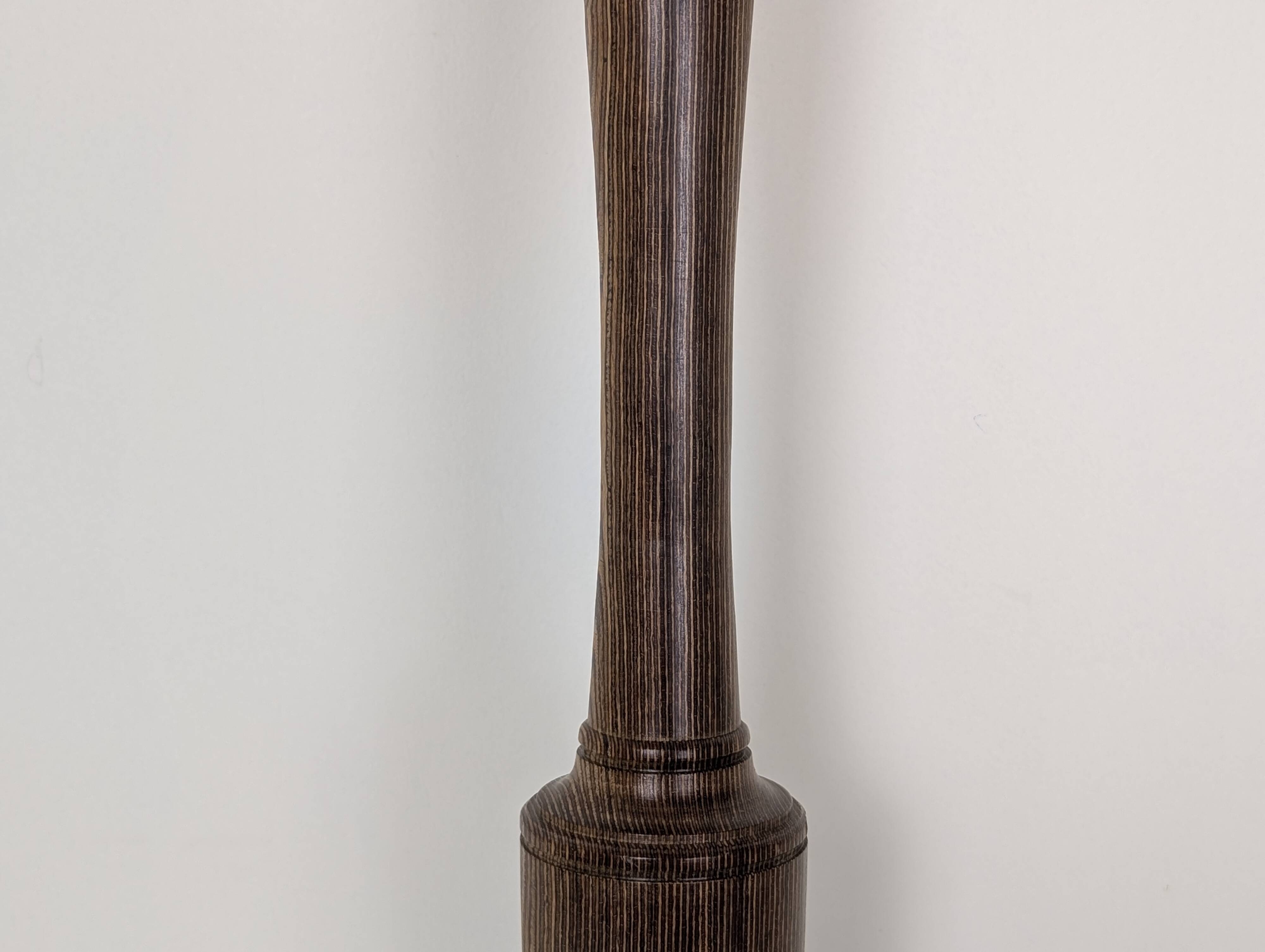 Lampe en bois tourné