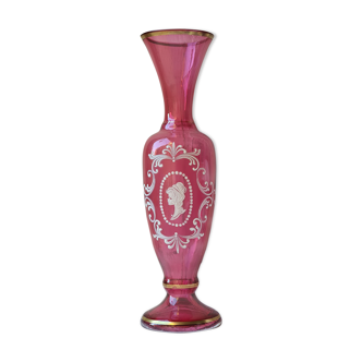 Vase verre émaillé rose camée marquise