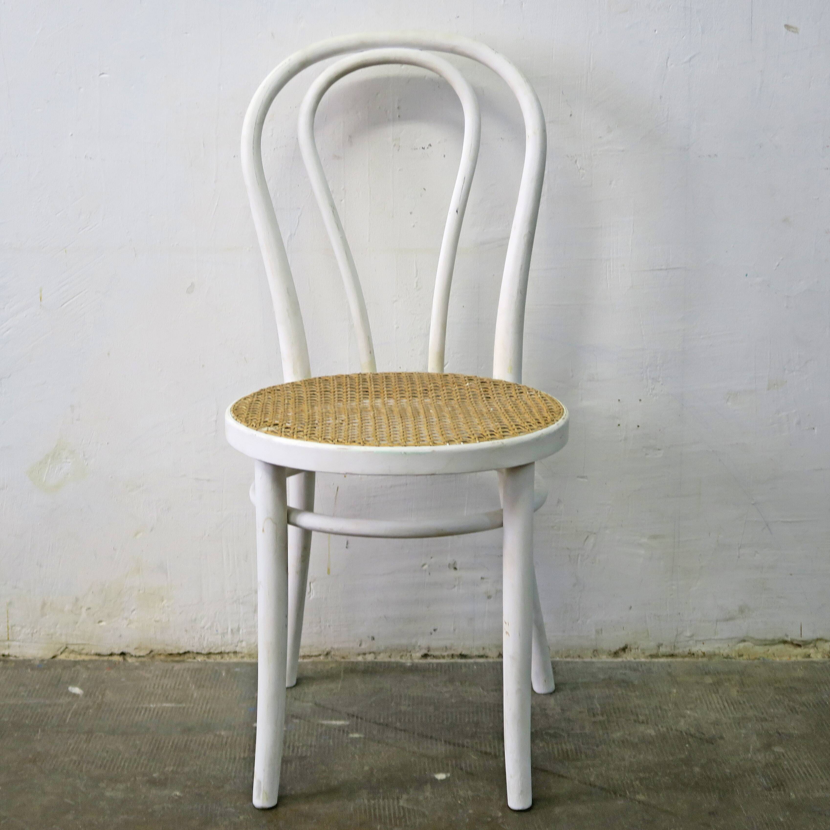 Chaise bistrot blanche cannée