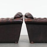 Set of two marbled cowhide leather Chesterfield armchairs in English style