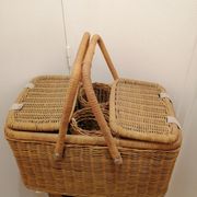 Picnic basket year 1960 vintage wicker