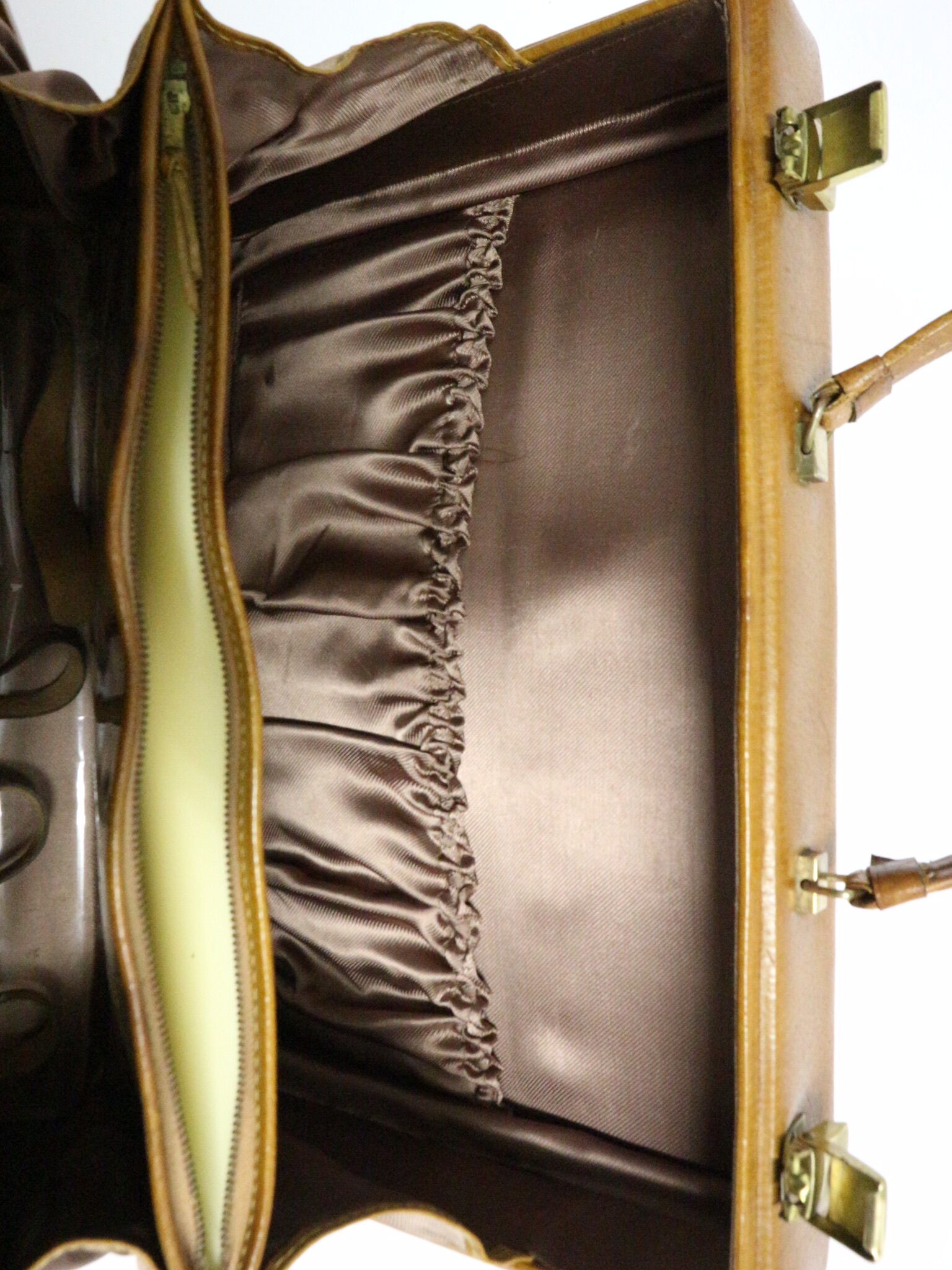 Set three vintage leather suitcases