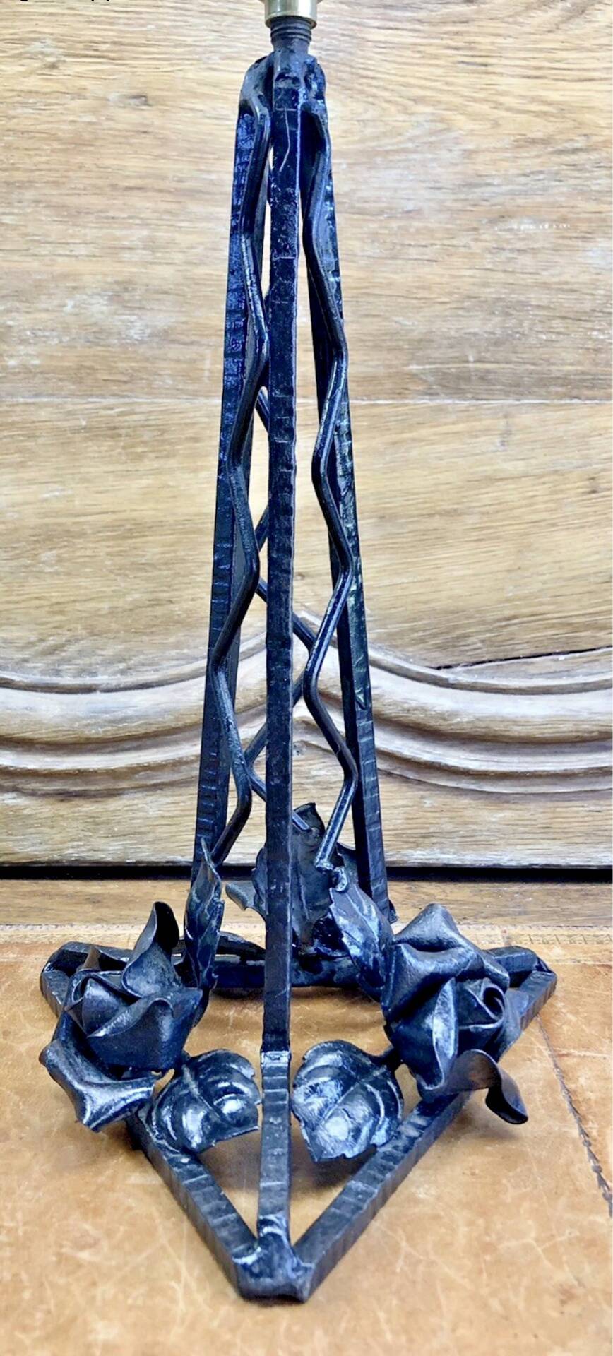 Art Deco wrought iron lamp with 3 rose glass daisies Ezan 1930